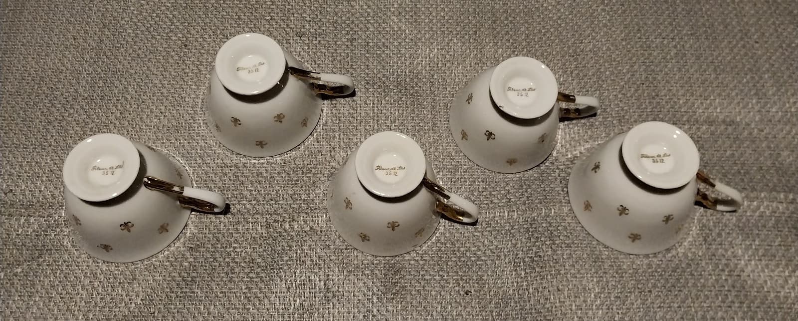 5 Teacups. "Fleur De Lis" teacups - Thumbnail 2
