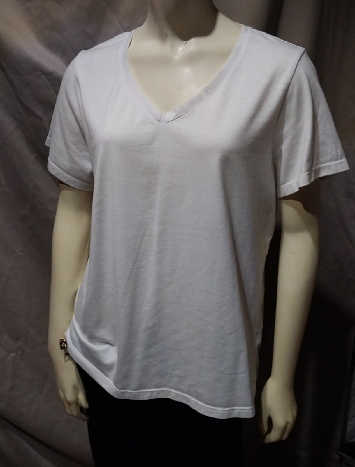 Time and Tru, Women’s White V Neck Shirt - Image 1