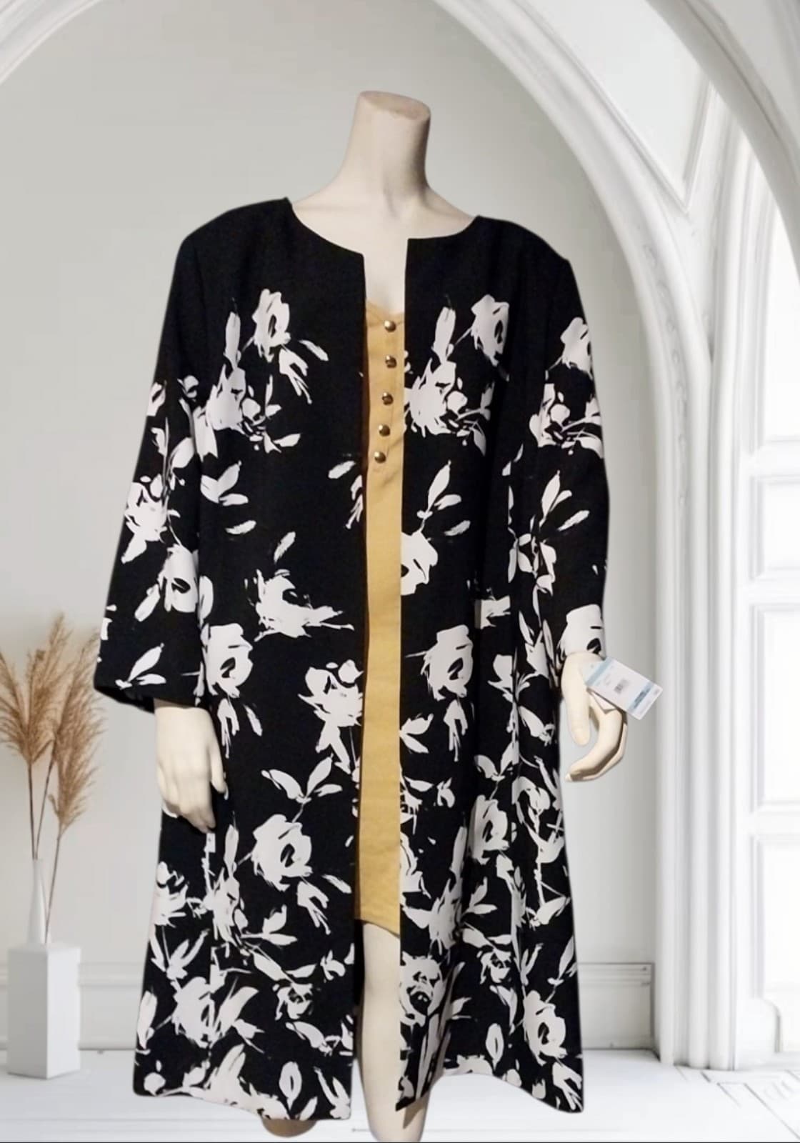 Kasper's topper jacket is a polished pick designed with a modern floral print - Image 1