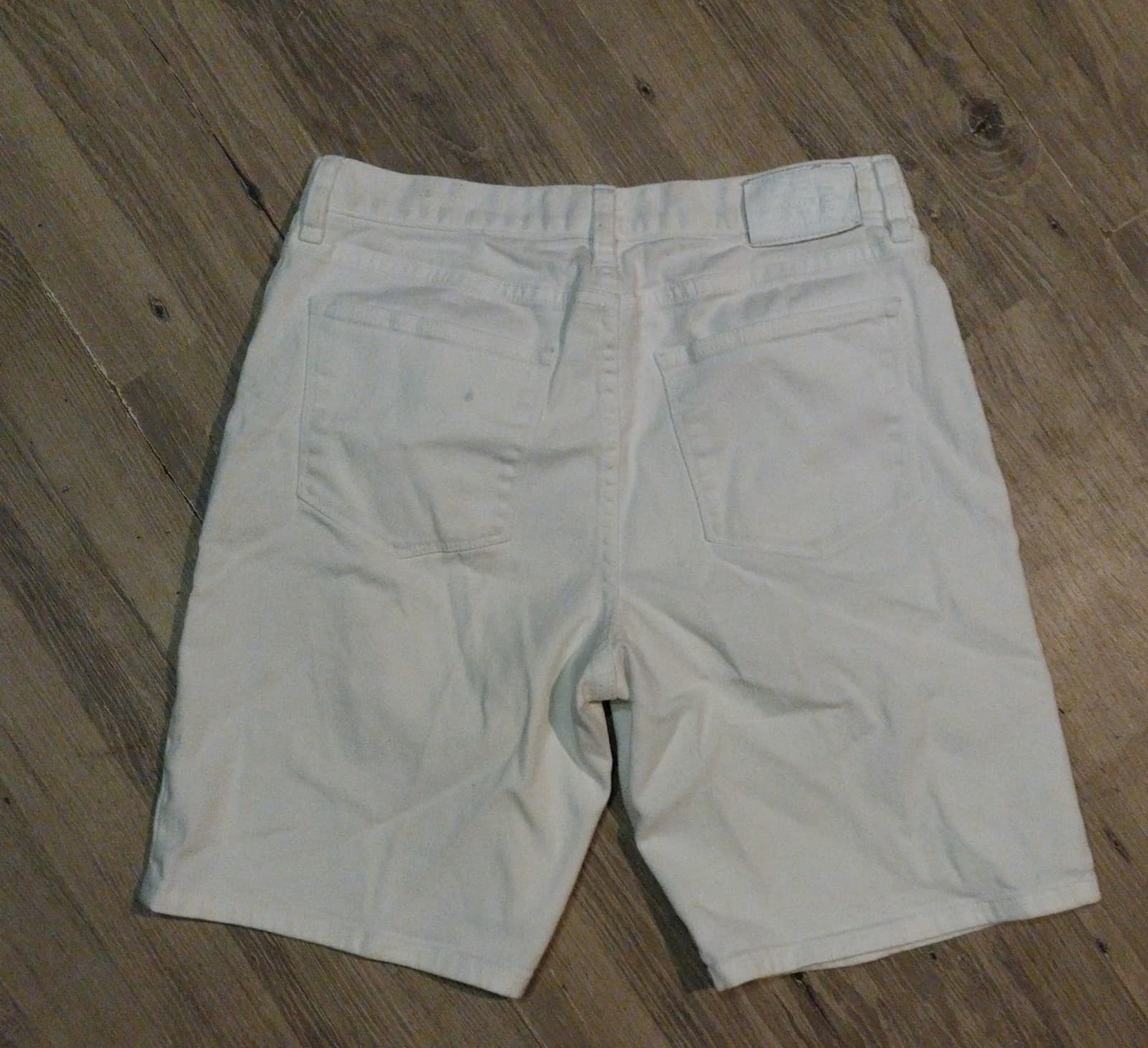 LRL Lauren Jeans Co.. Ralph Lauren Women’s White Shorts. Size 8 - Thumbnail 2