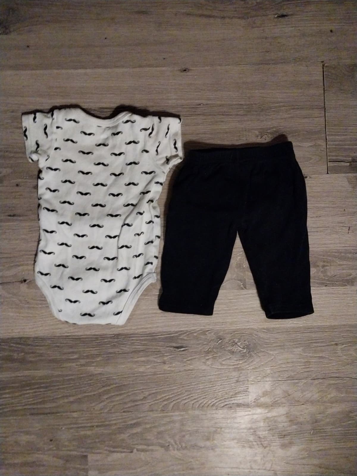 HB Baby 2 Piece Outfit. Size 3-6 Months - Thumbnail 2