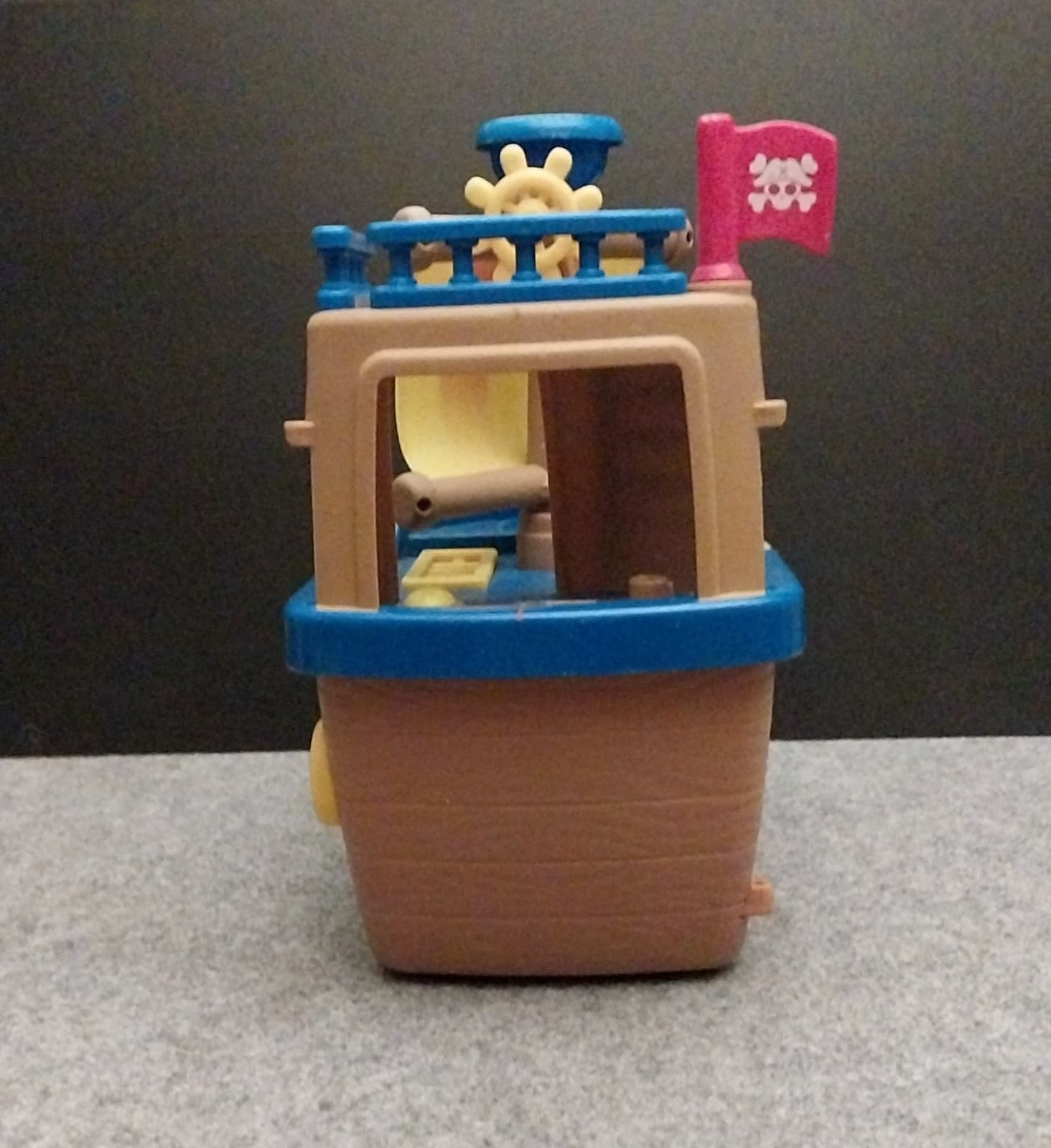 Member's Mark Pirate Ship - Thumbnail 3