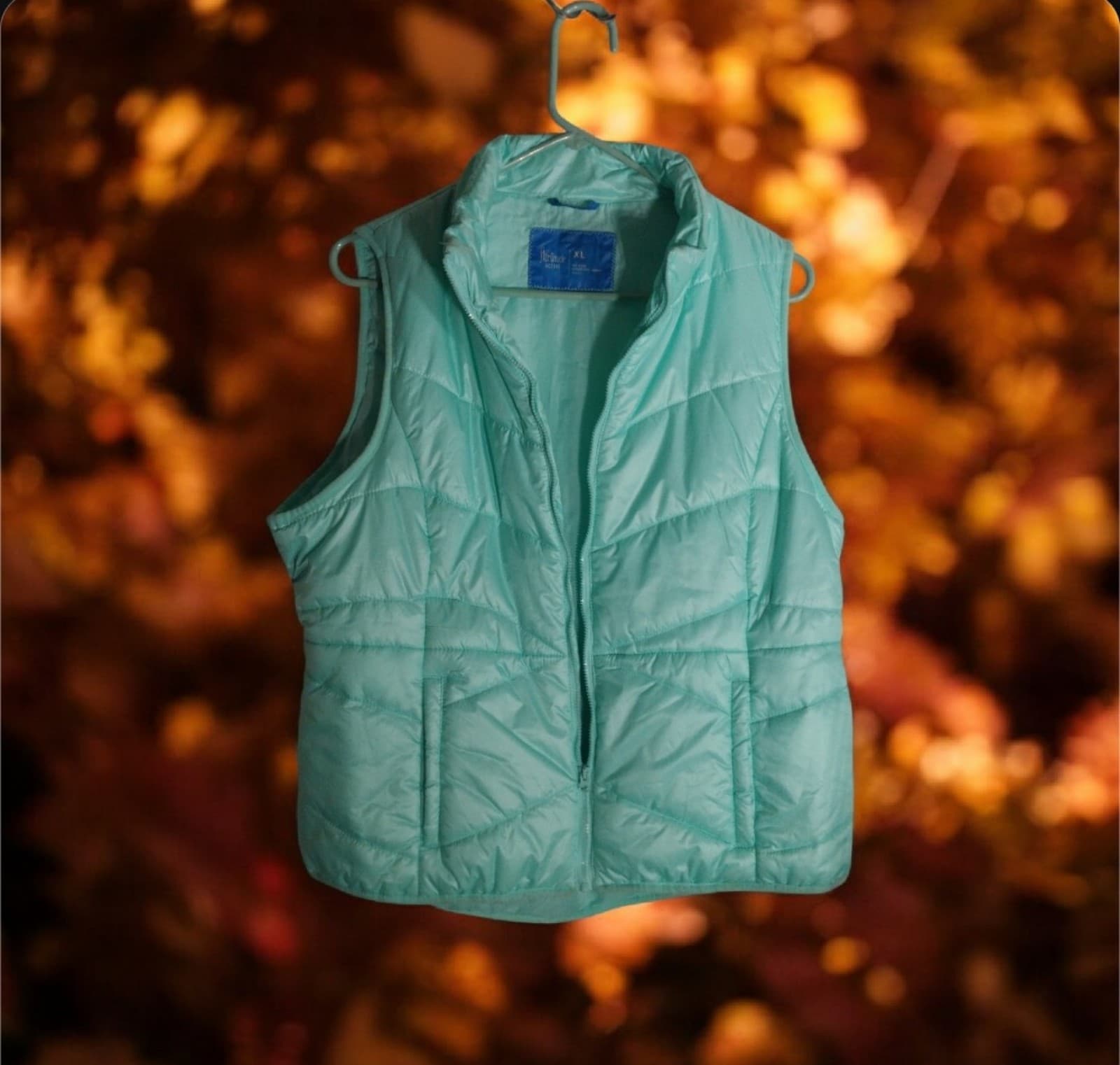 Flirtitude Active, Women's Teal Colored Puffer Vest. Size XL - Image 1