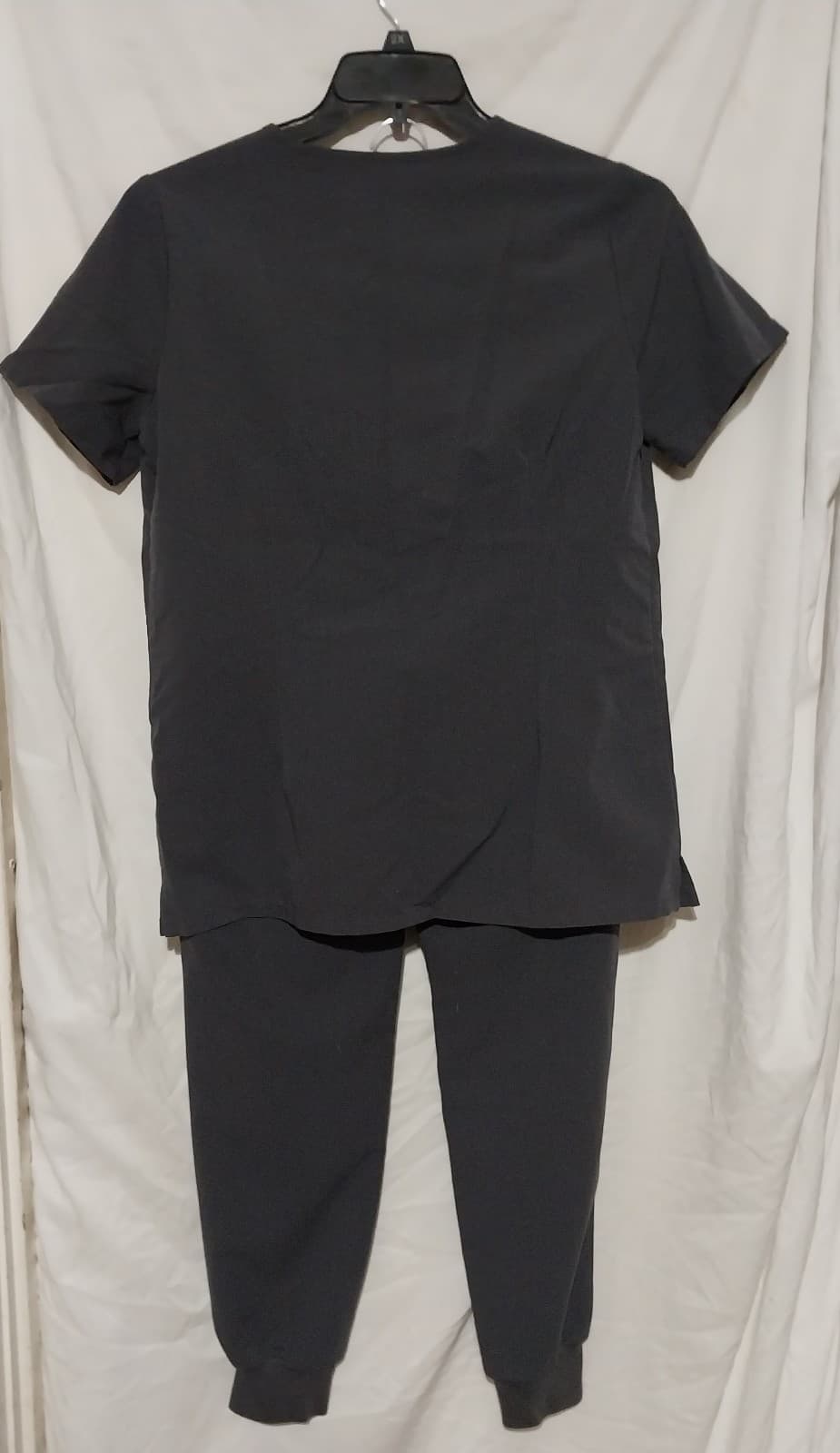 FIGS Set. Catarina Top Small & Zamora Joggers Small. Color Grey - Thumbnail 2