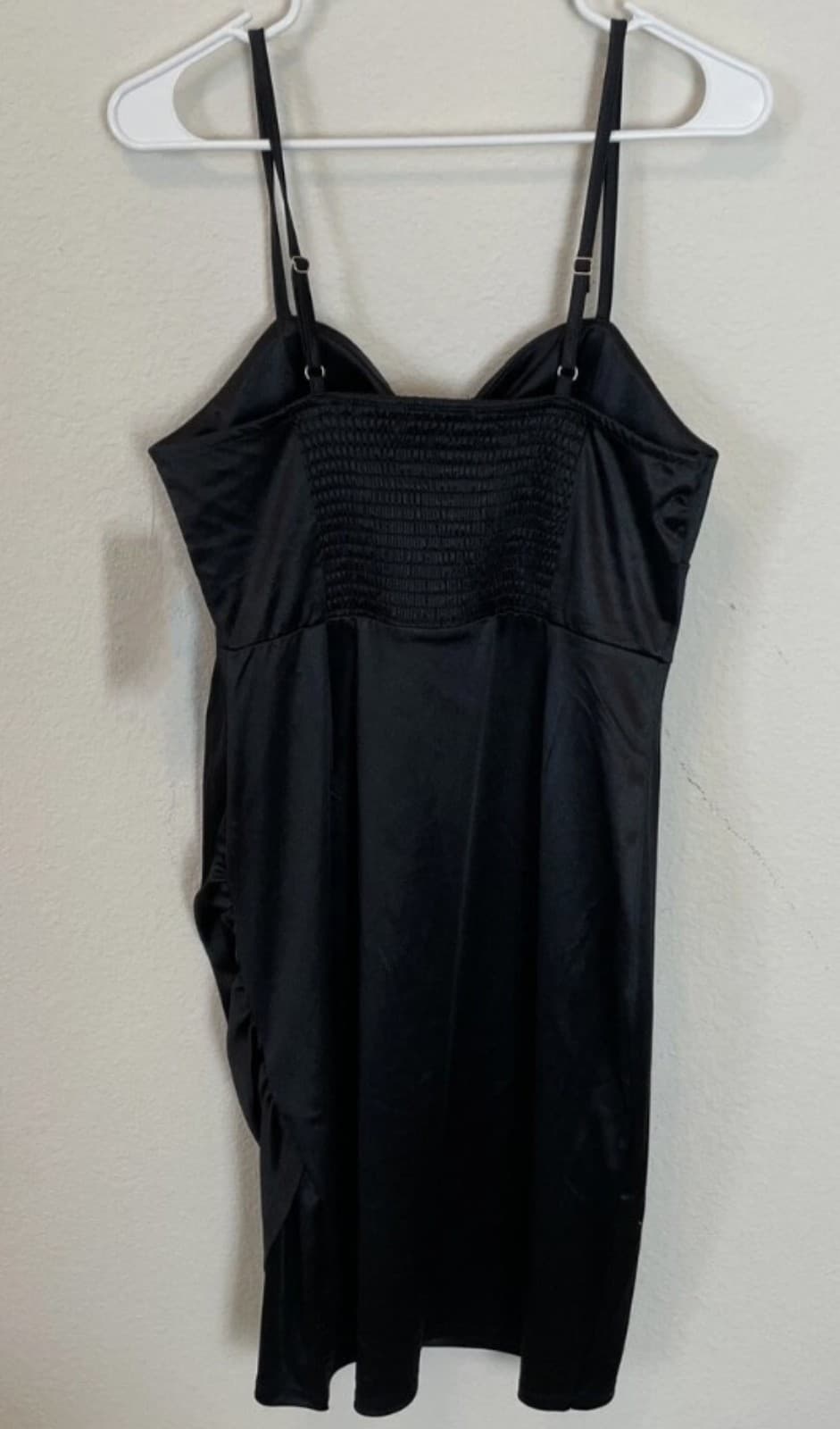 Madden NYC Juniors’ Twist Front Satin Dress Size XL. Color black - Thumbnail 6