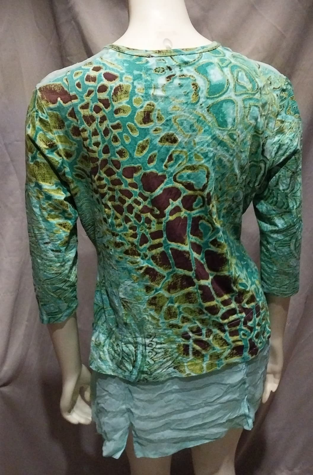 Indochine Women’s Top. There is a small snag at the bottom. See Pics - Thumbnail 3
