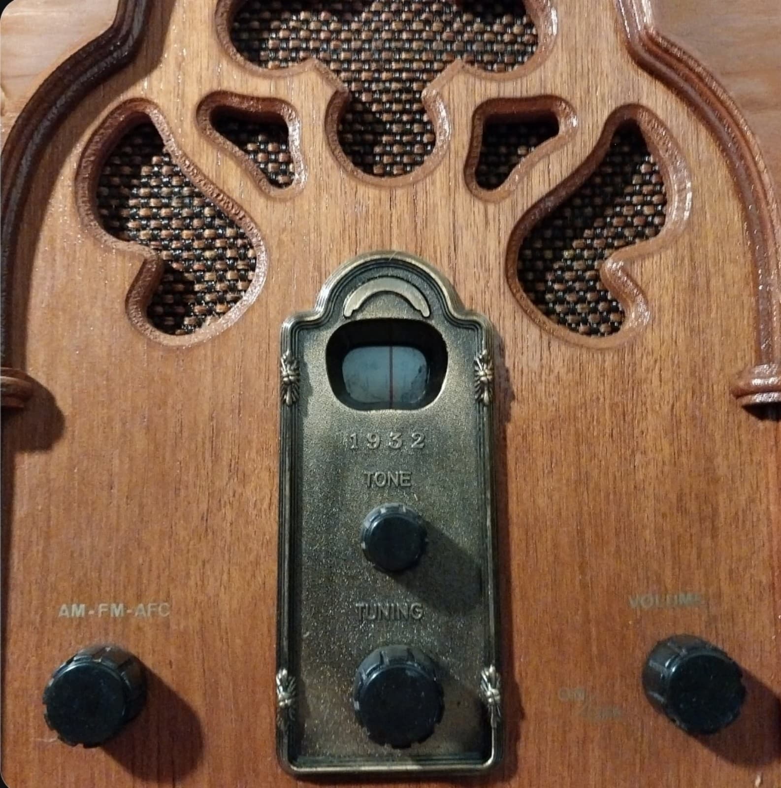 Vintage Thomas Collector's Edition Radio Model 217 Wooden Cabinet Pattern Wood - Thumbnail 3