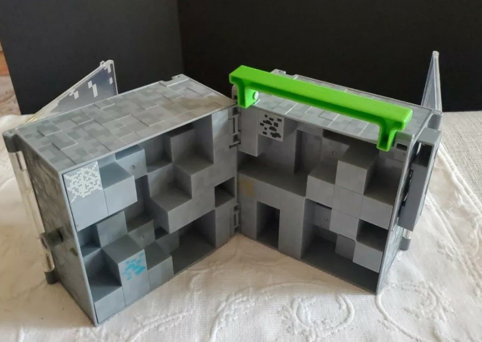 2014 Mattel Minecraft Gray Silver Mini Figures Collectors Carrying Storage Case - Thumbnail 4