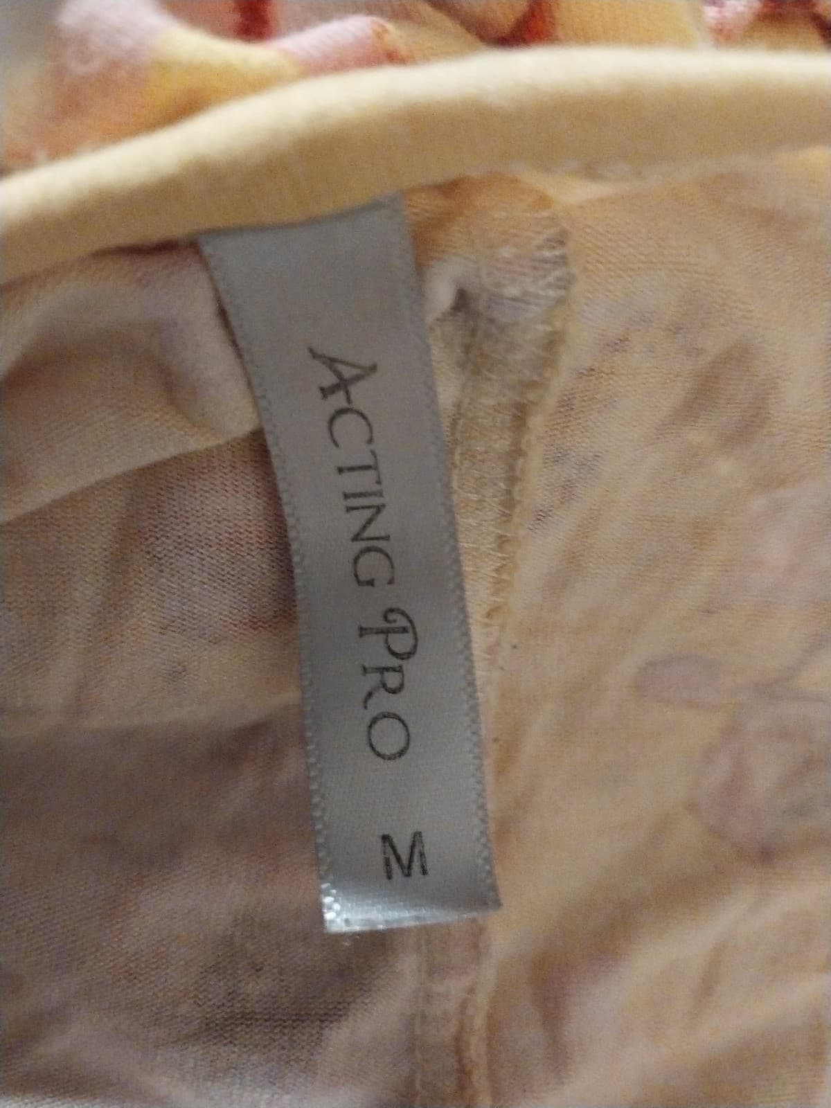 Acting Pro, cold shoulder top. Size Medium - Thumbnail 3