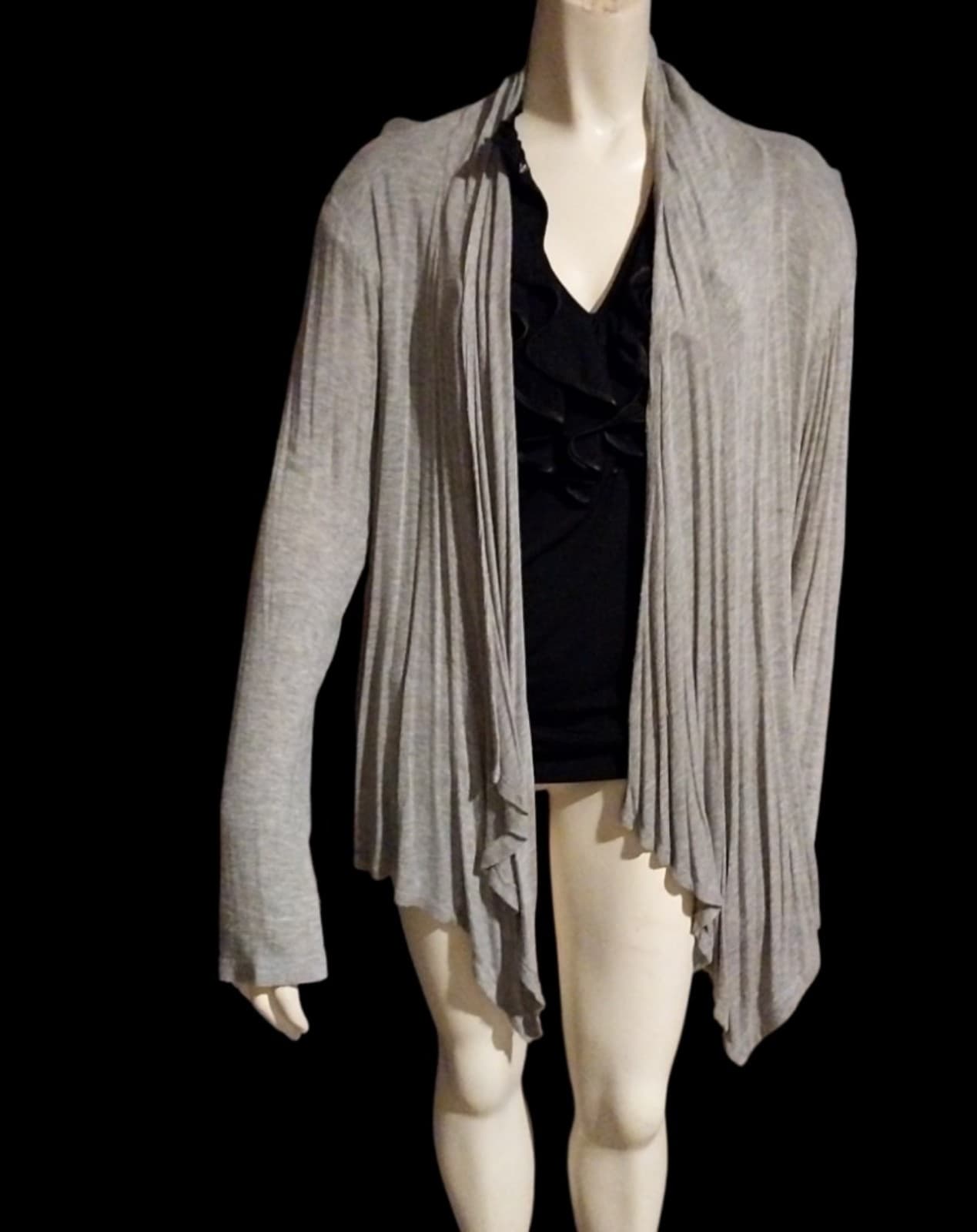 Ivoire cardigan. Color Grey. Size Large - Image 1
