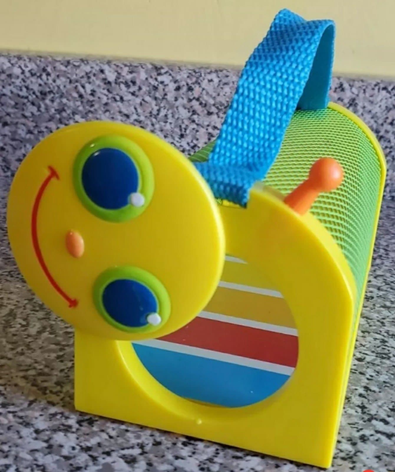 Melissa & Doug Bug House Yellow Mesh Metal 7×3.25×3.25 in. - Thumbnail 2