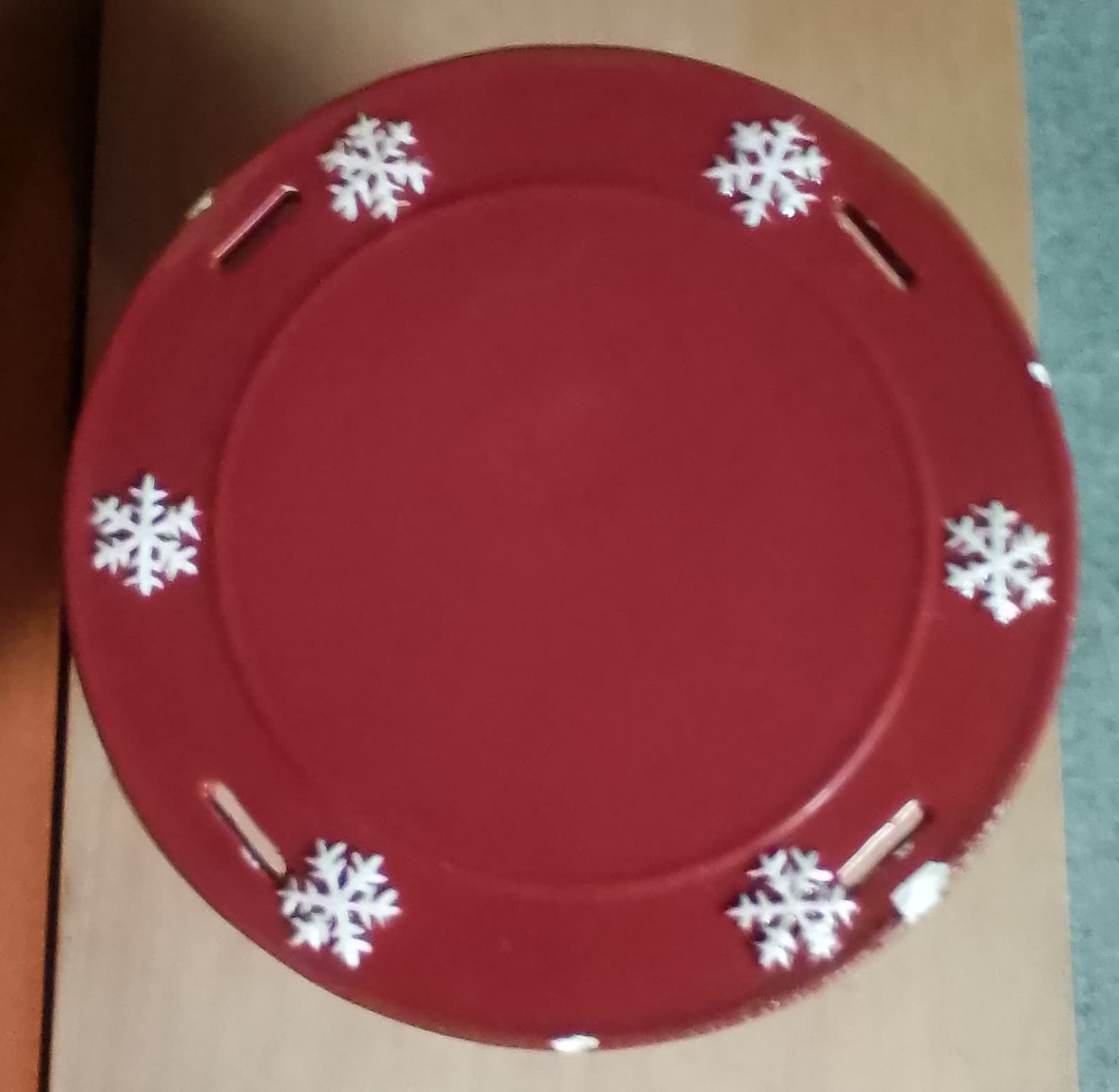 8" Diameter Snowflake Design Pedestal Cake Stand - Thumbnail 3