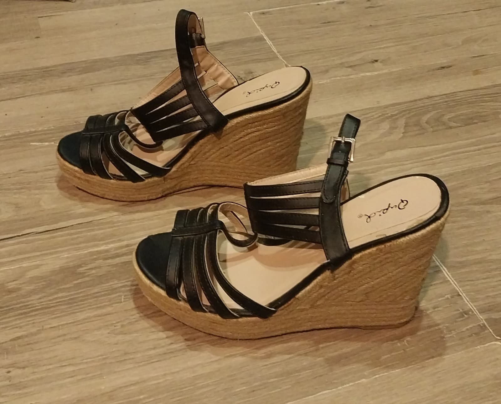 Black With Beige Wedges. Size 8 - Thumbnail 3