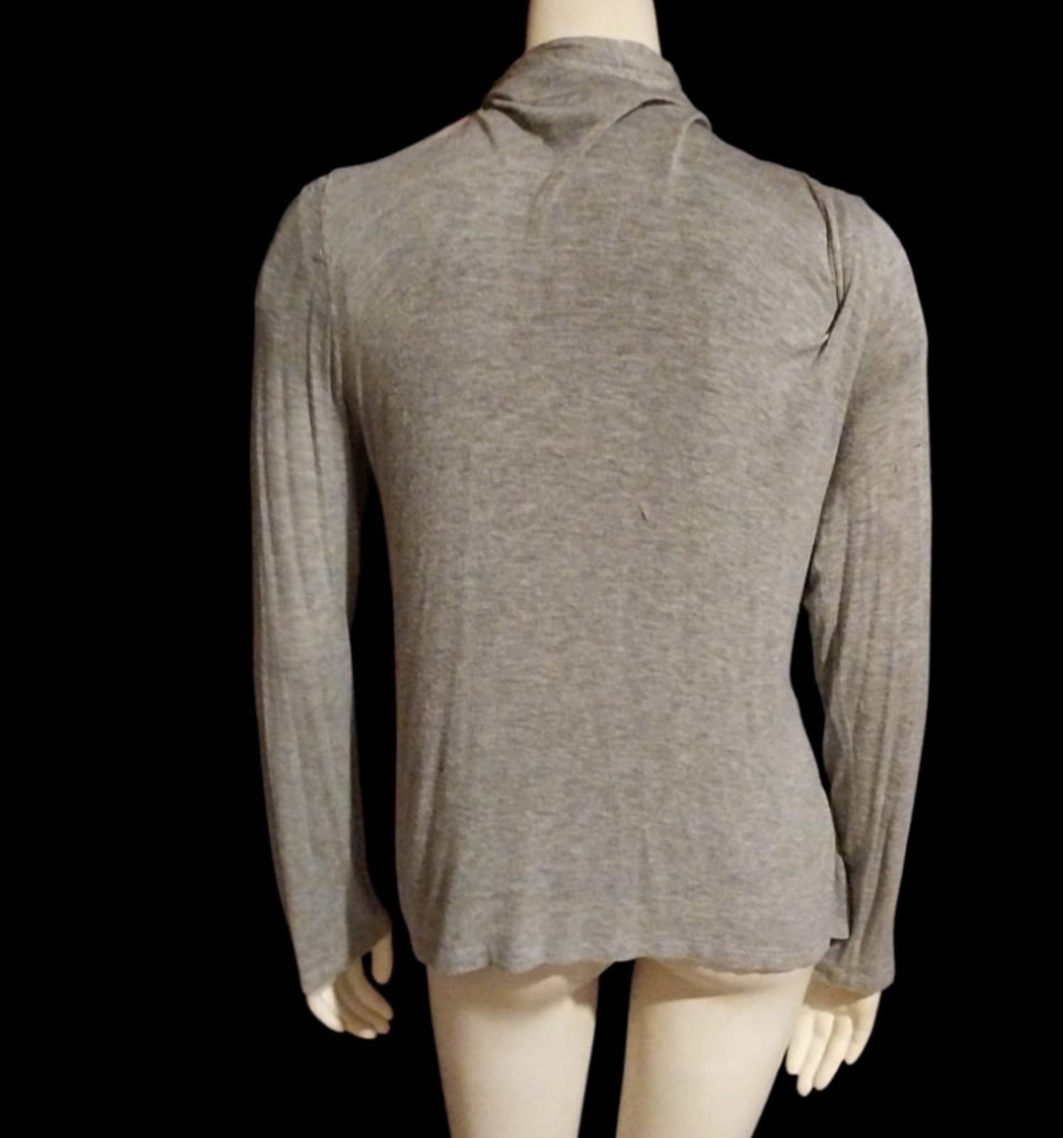 Ivoire cardigan. Color Grey. Size Large - Thumbnail 2