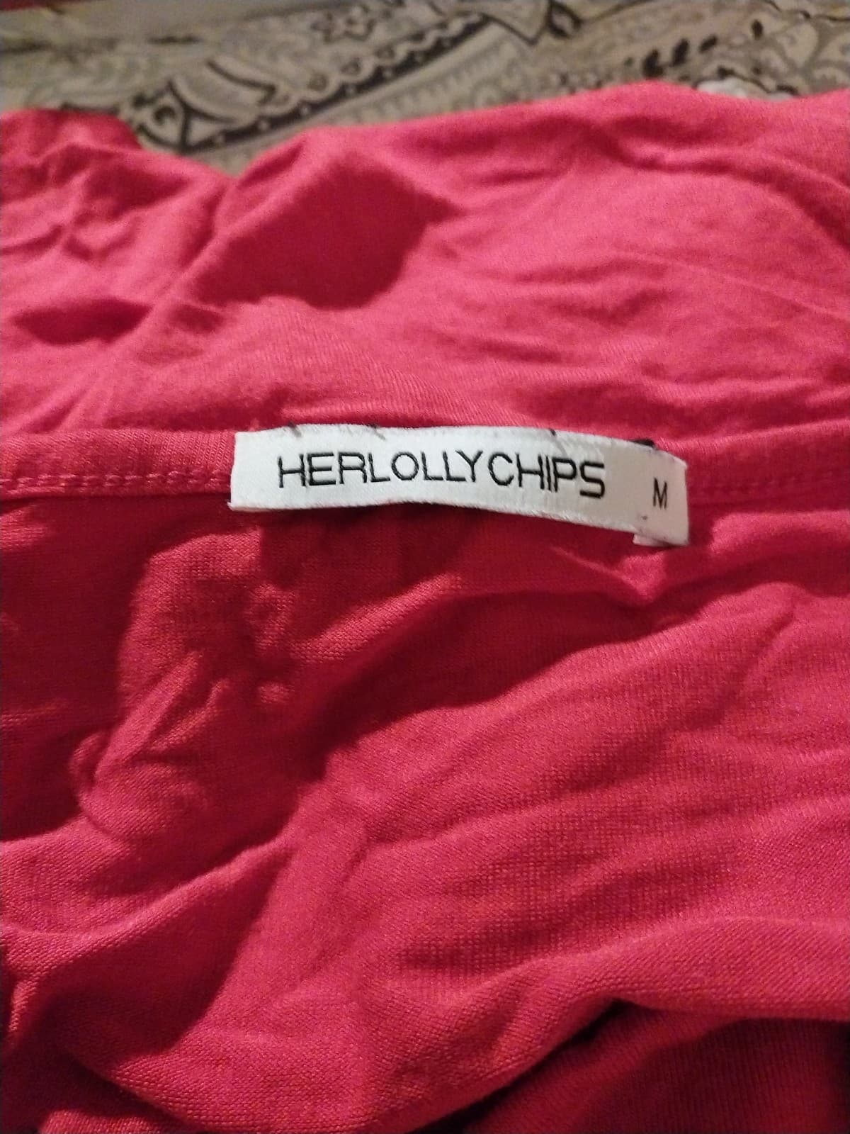 HERLOLLYCHIPS. Cold shoulder top. Size Medium - Thumbnail 3