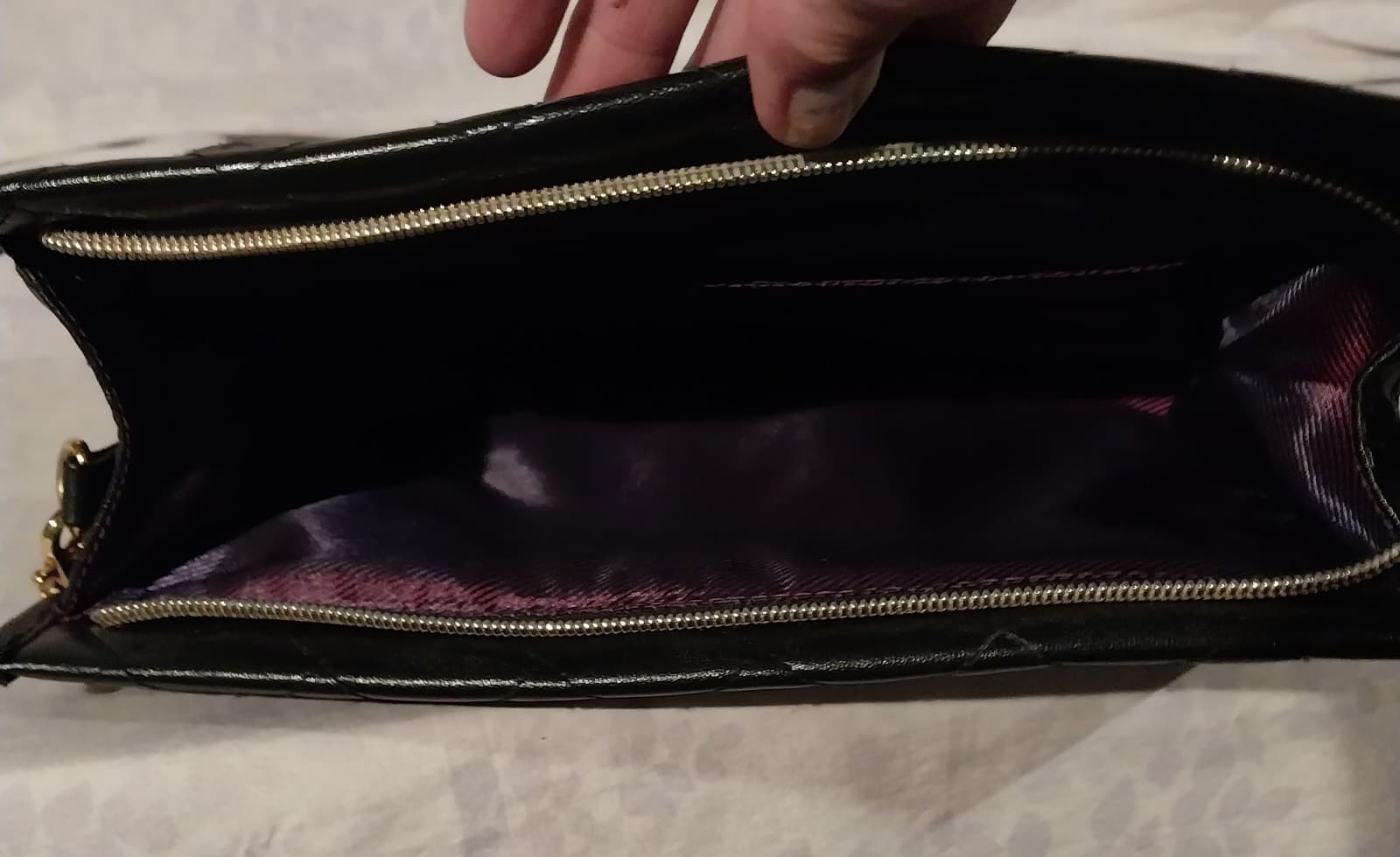 Younique Quilted Black Purse with Gold Chain - Thumbnail 4