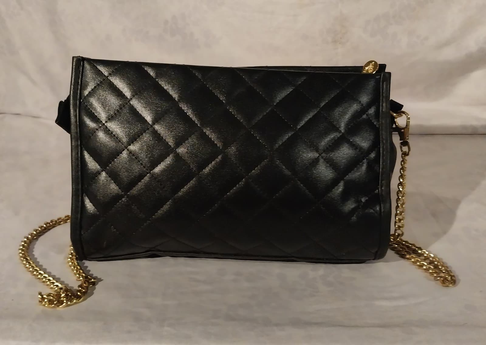 Younique Quilted Black Purse with Gold Chain - Thumbnail 2