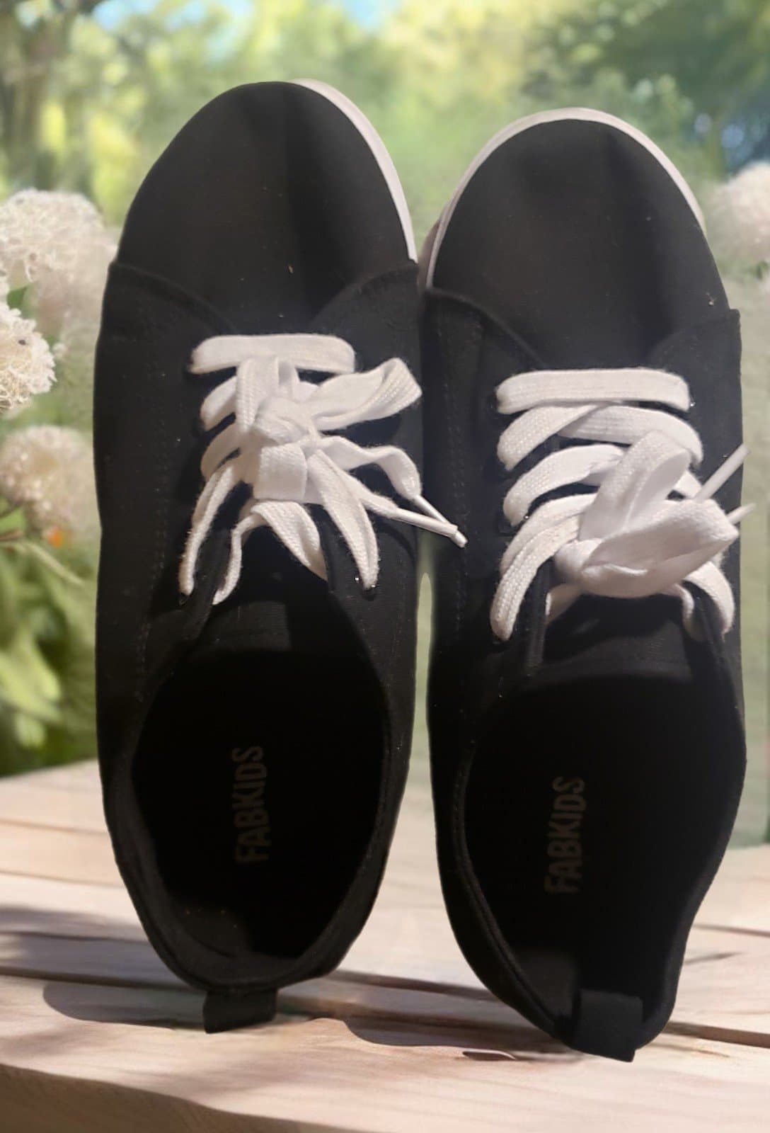 FabKids black & white shoes. Size 6 - Thumbnail 2