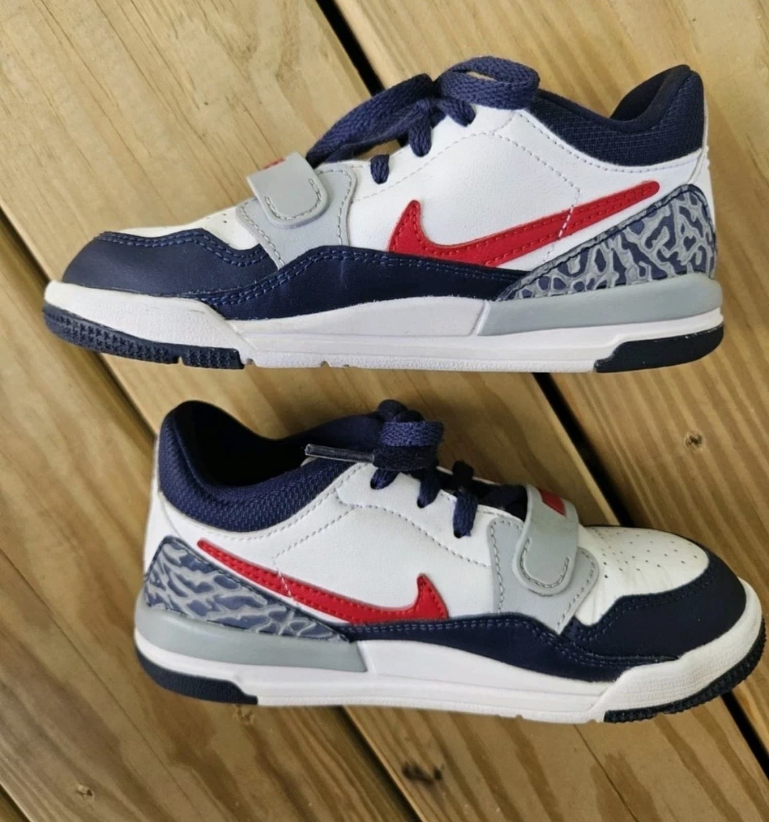 Nike Air Jordan Youth Legacy 312 Low Sneaker White/Red/Navy Size Boys 4.5Y - Thumbnail 3