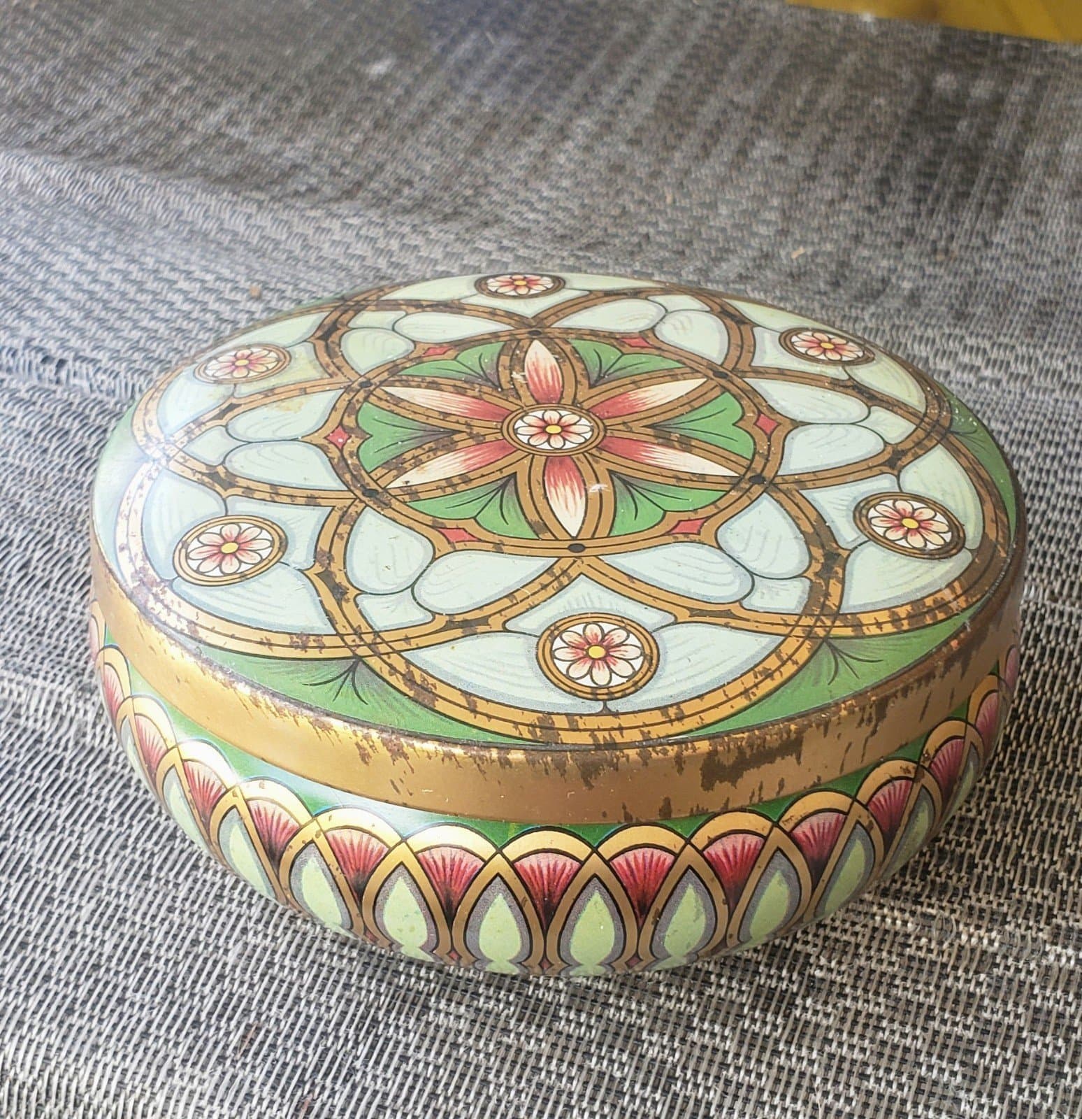 Vintage Meister Tin 5 Inch Meister Tin Kaleidoscope Mandala Floral Brazil 51147 - Thumbnail 2