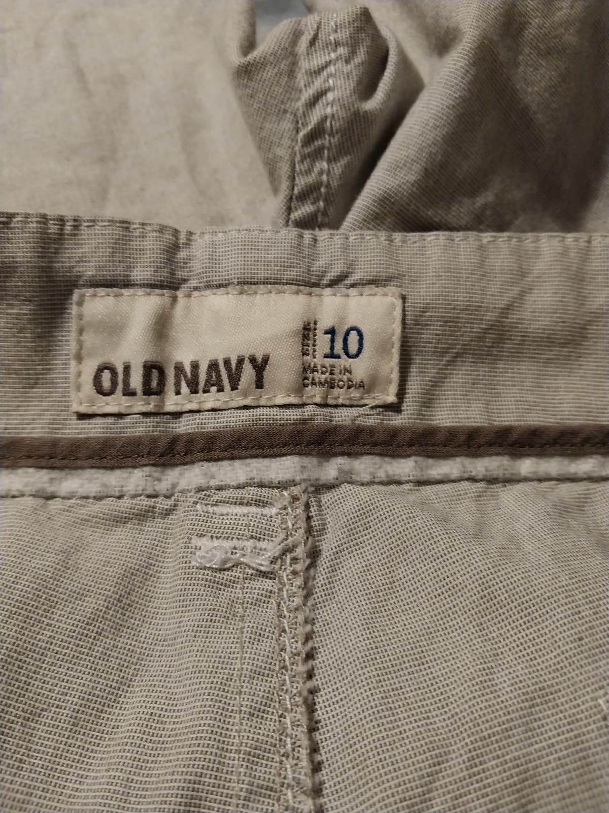 Old Navy Women's Beige Shorts. Size 10 - Thumbnail 3