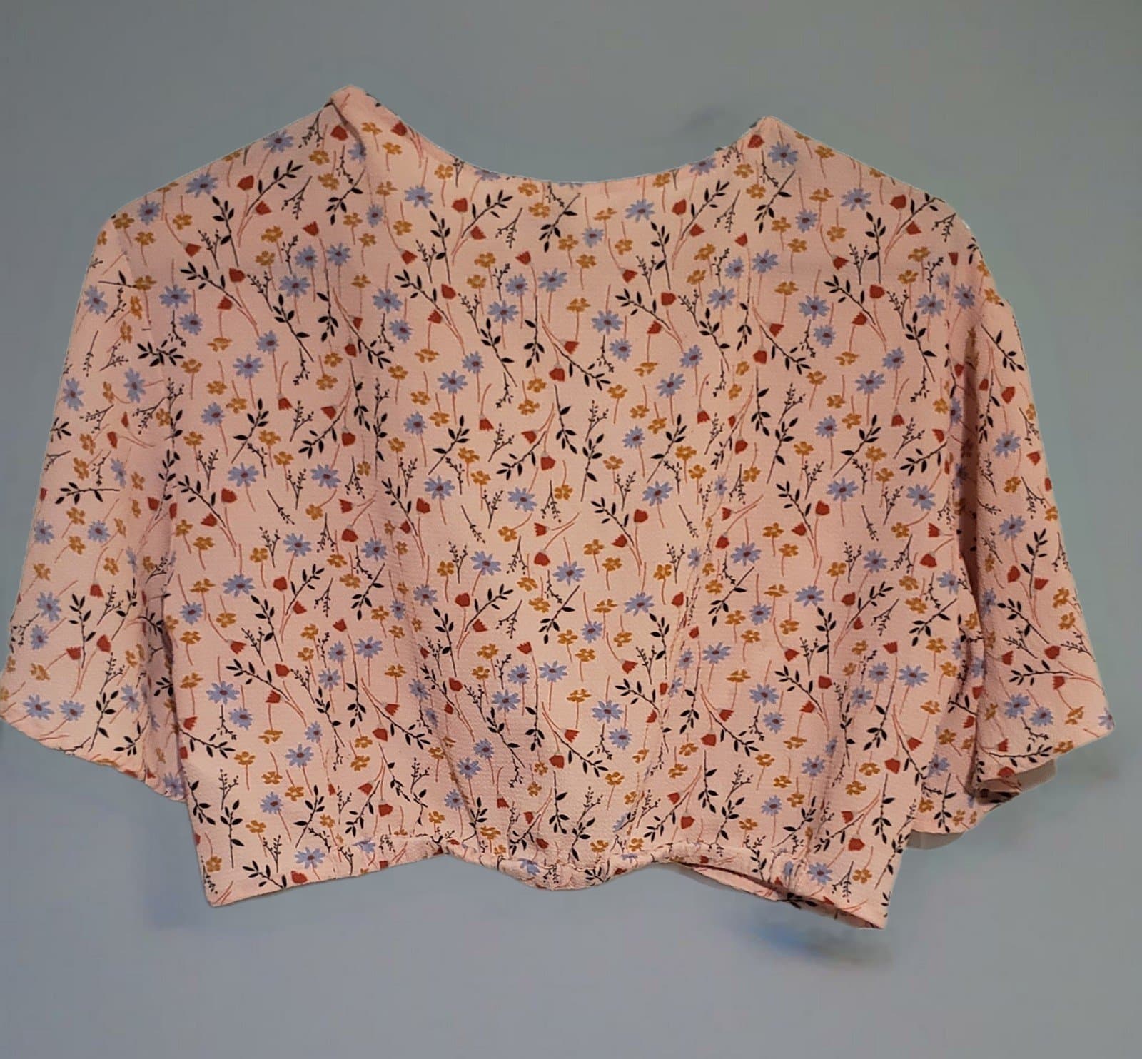 Divided Pink mini floral Short Sleeve V Neck Crop top Size 8 - Thumbnail 2