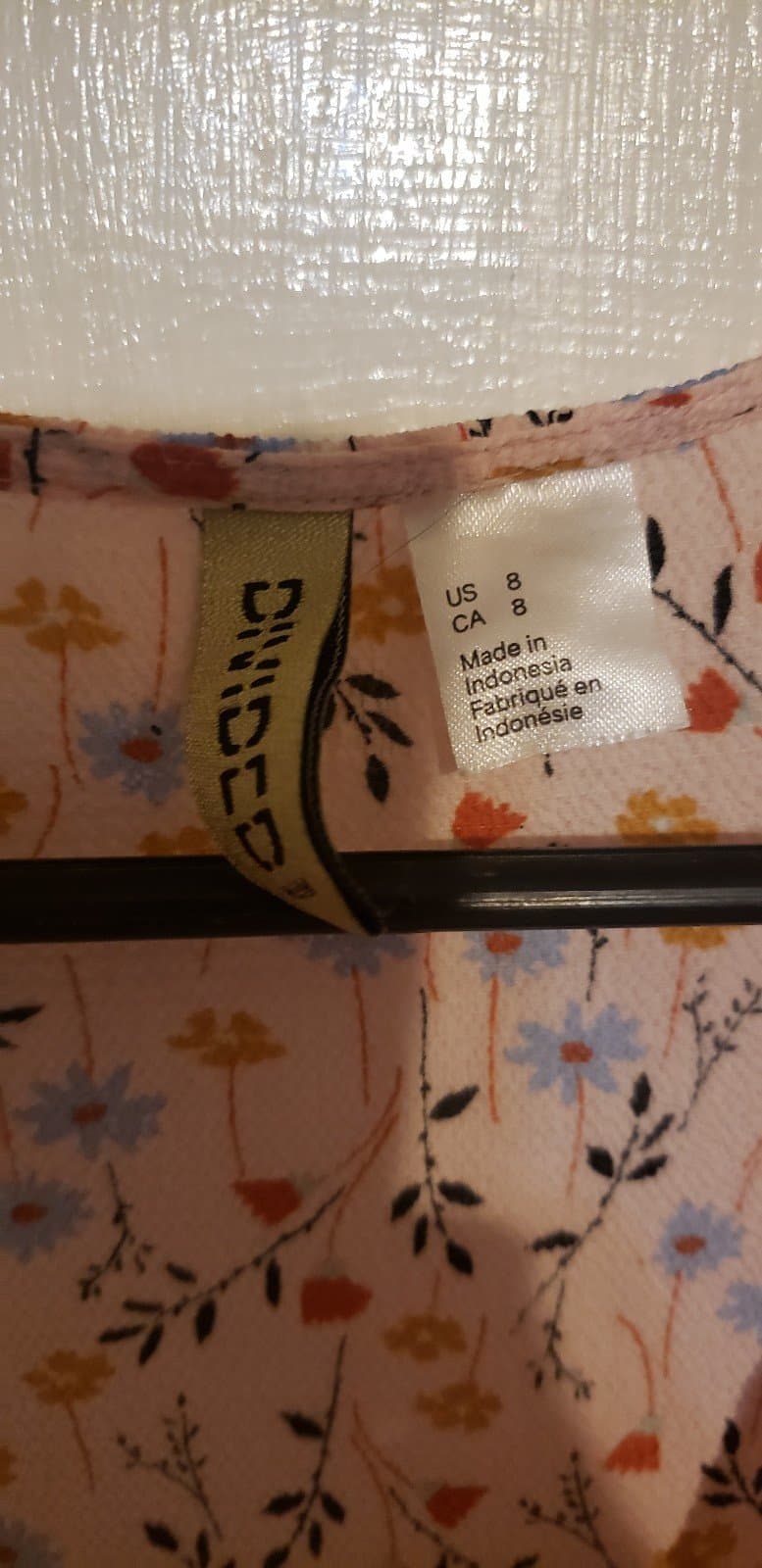 Divided Pink mini floral Short Sleeve V Neck Crop top Size 8 - Thumbnail 3