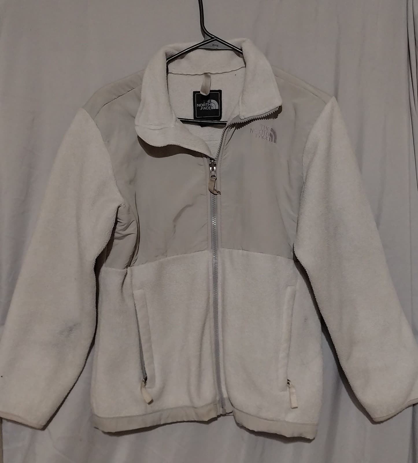 North Face Denali Girls Fleece Jacket light grey. Size Large - Image 1