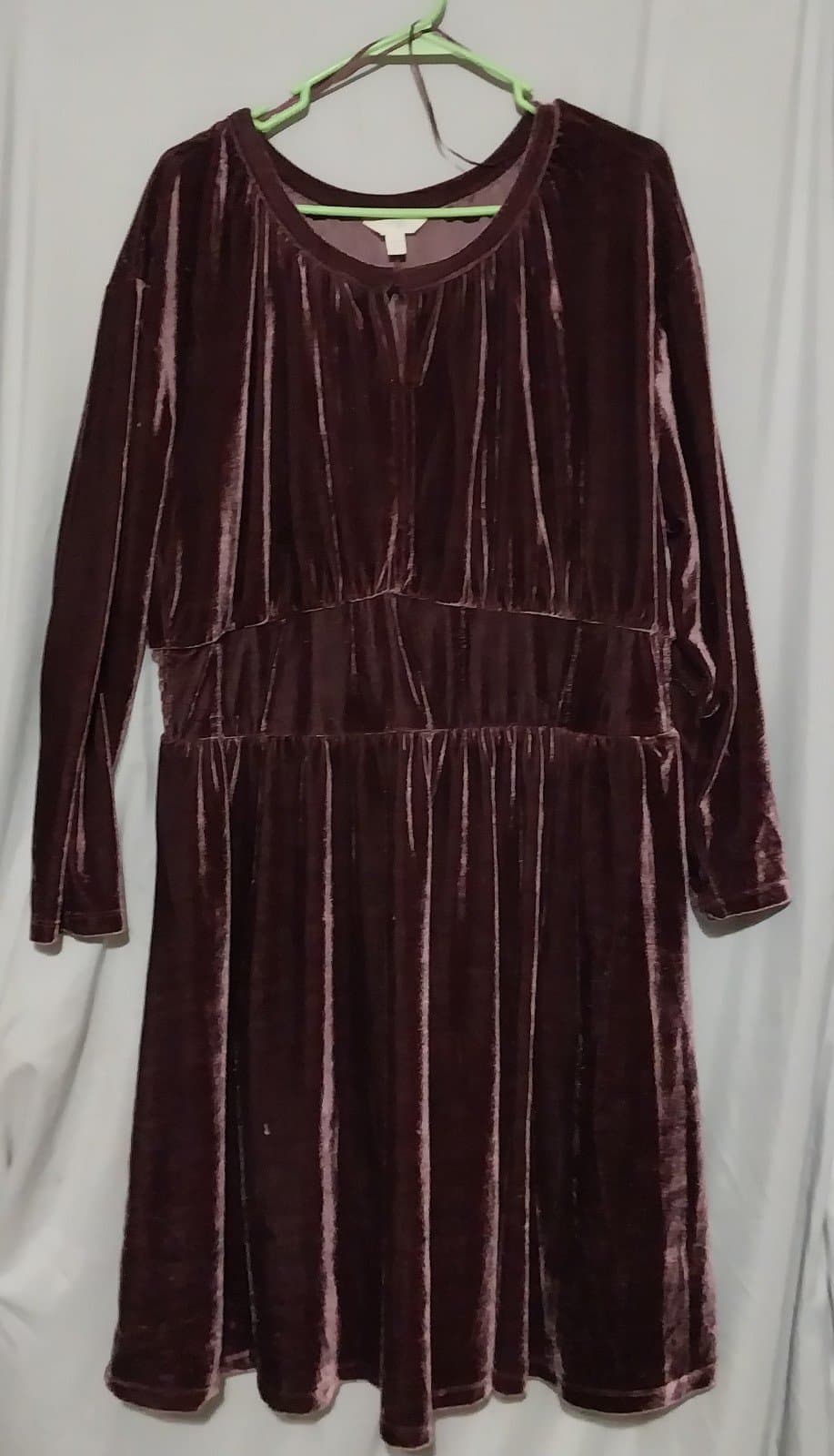 Terra & Sky Women's Plus Size Keyhole Velvet Dress Crushed Plum Size 1X - Thumbnail 2