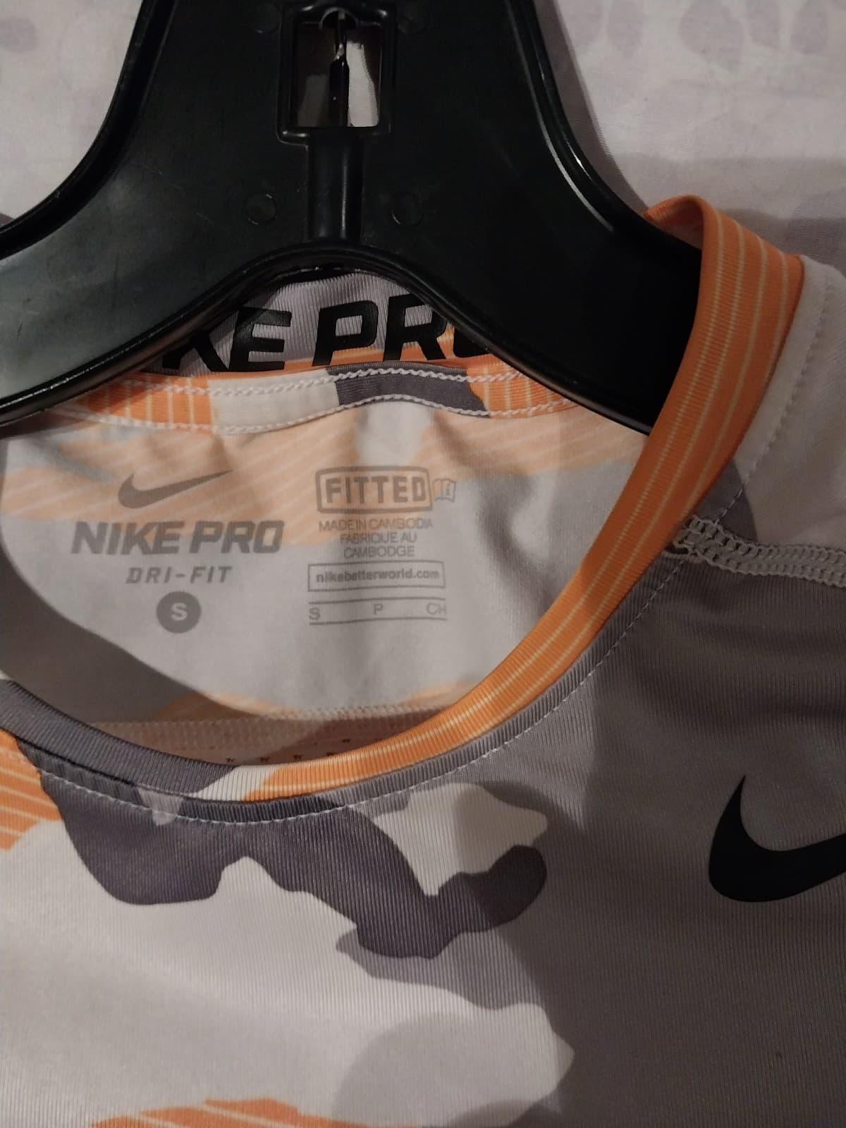 Nike Pro Shirt, Orange, white & grey color. Kids size small - Thumbnail 2