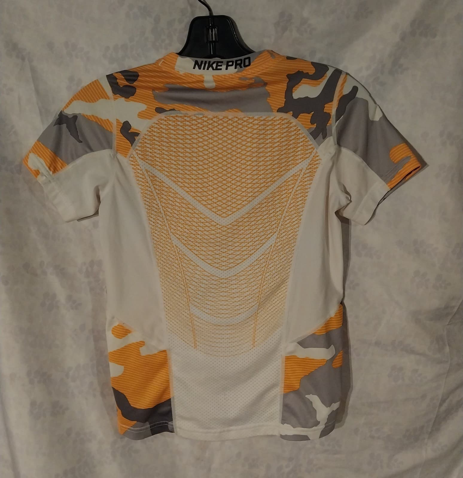 Nike Pro Shirt, Orange, white & grey color. Kids size small - Thumbnail 3