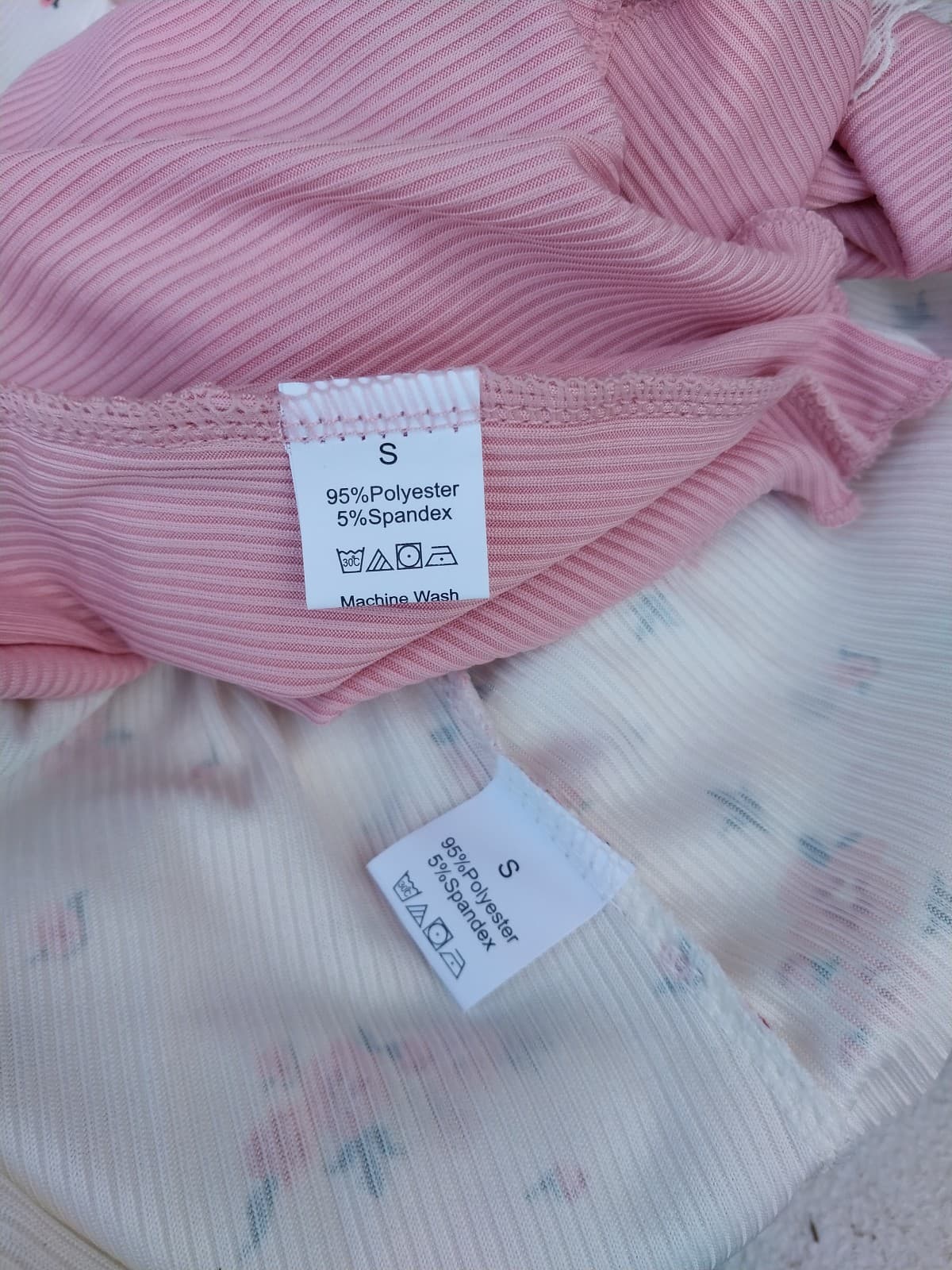 Spring pjs, comfy pjs, rose pattern, soft pjs. Size Small - Thumbnail 6