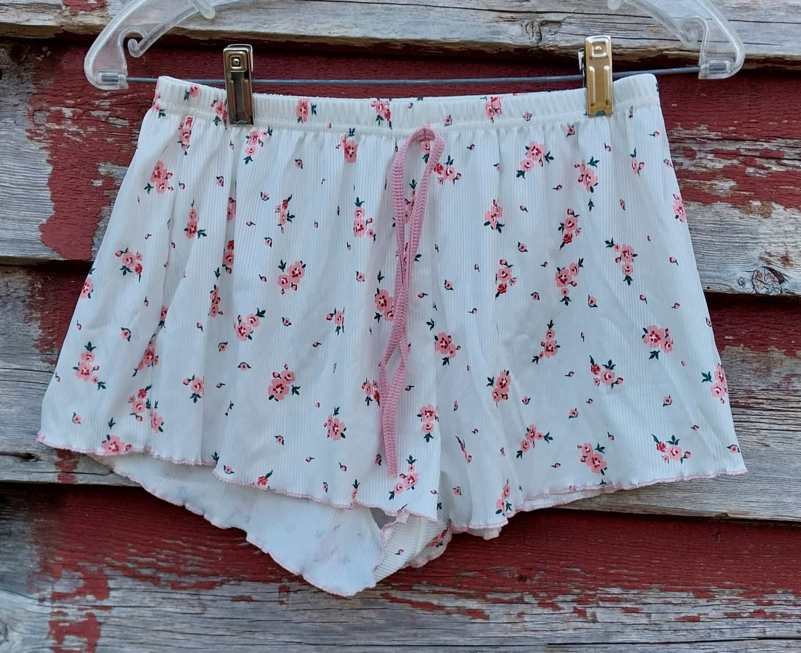 Spring pjs, comfy pjs, rose pattern, soft pjs. Size Small - Thumbnail 4