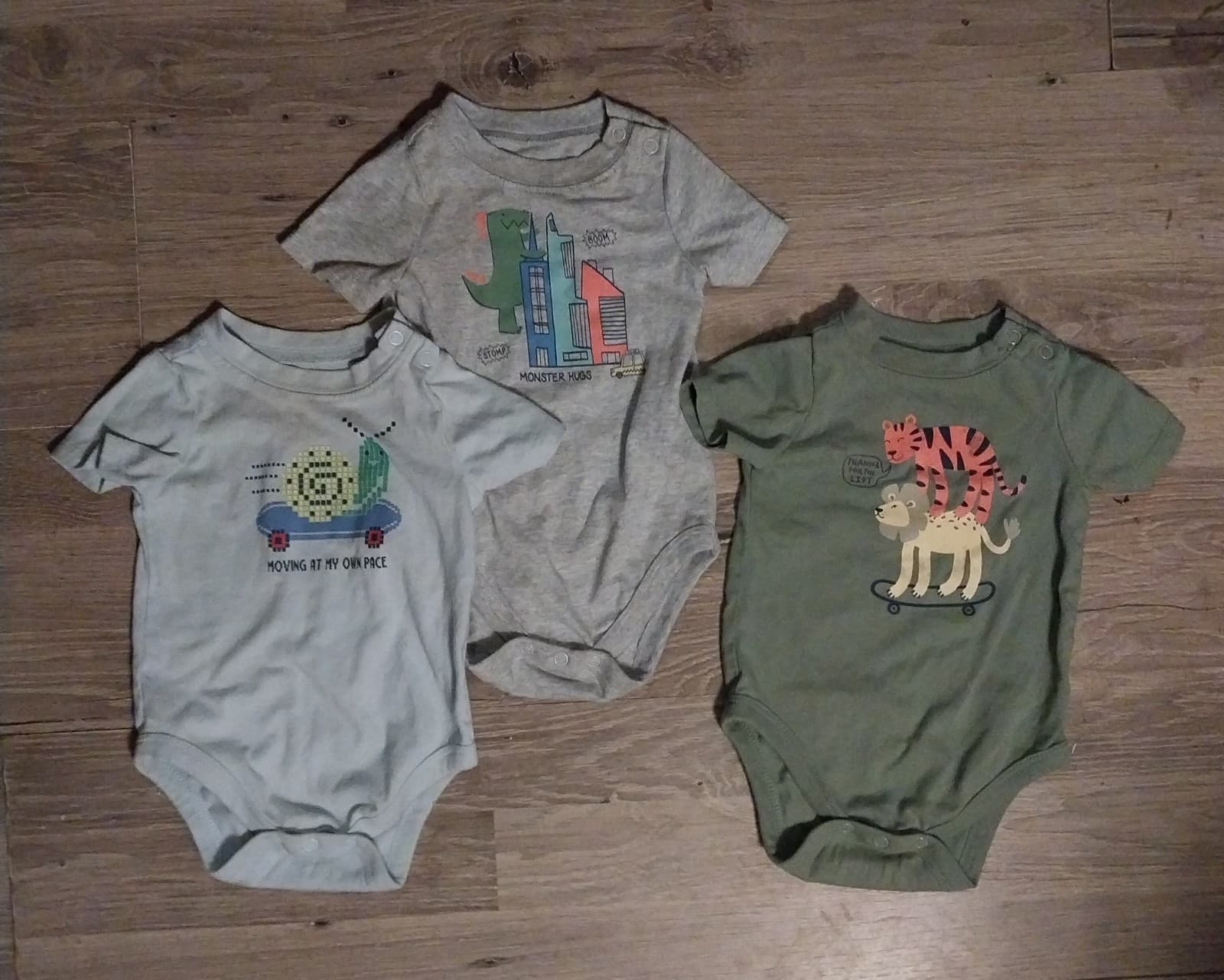 3 Garanimals onesies. Size 3-6 Months - Image 1