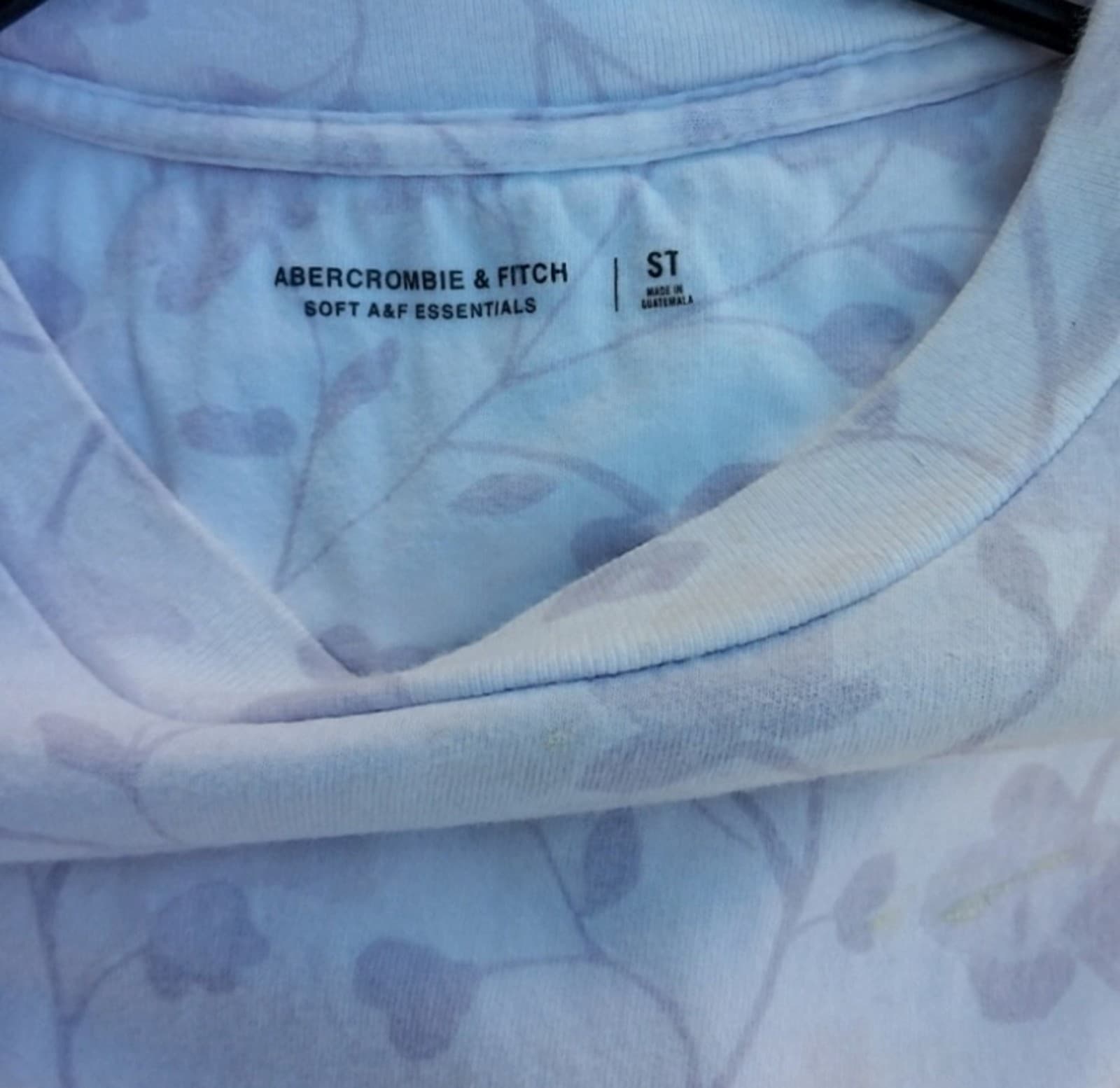 Abercrombie & Fitch Shirt With A Floral Design. Size ST - Thumbnail 3