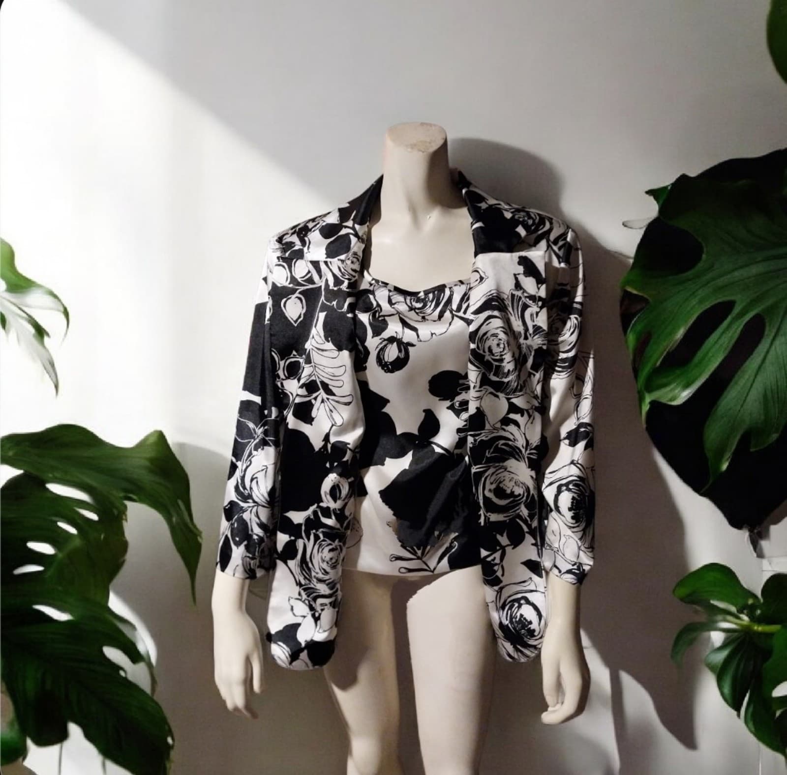 Alex Evenings, Womens Black & White Floral Top & Jacket. Size 2X - Thumbnail 2