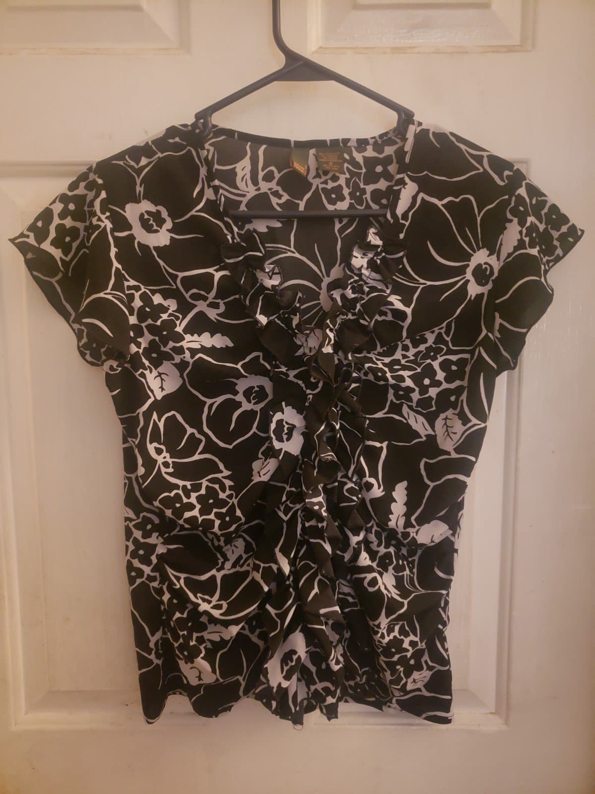 Womans ruffled buttoned up blouse - Image 1