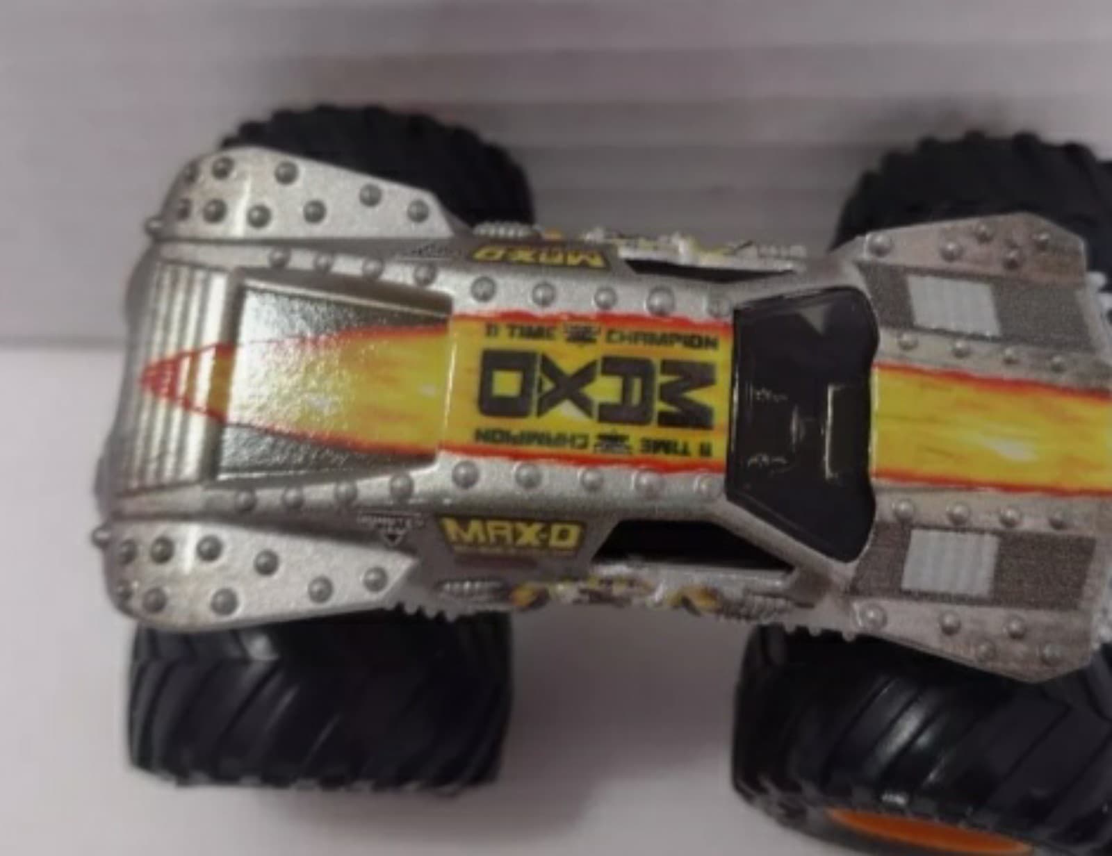 Hot Wheels Monster Jam Max D 1:64 Monster Truck Die-Cast Mud Tires - Thumbnail 3