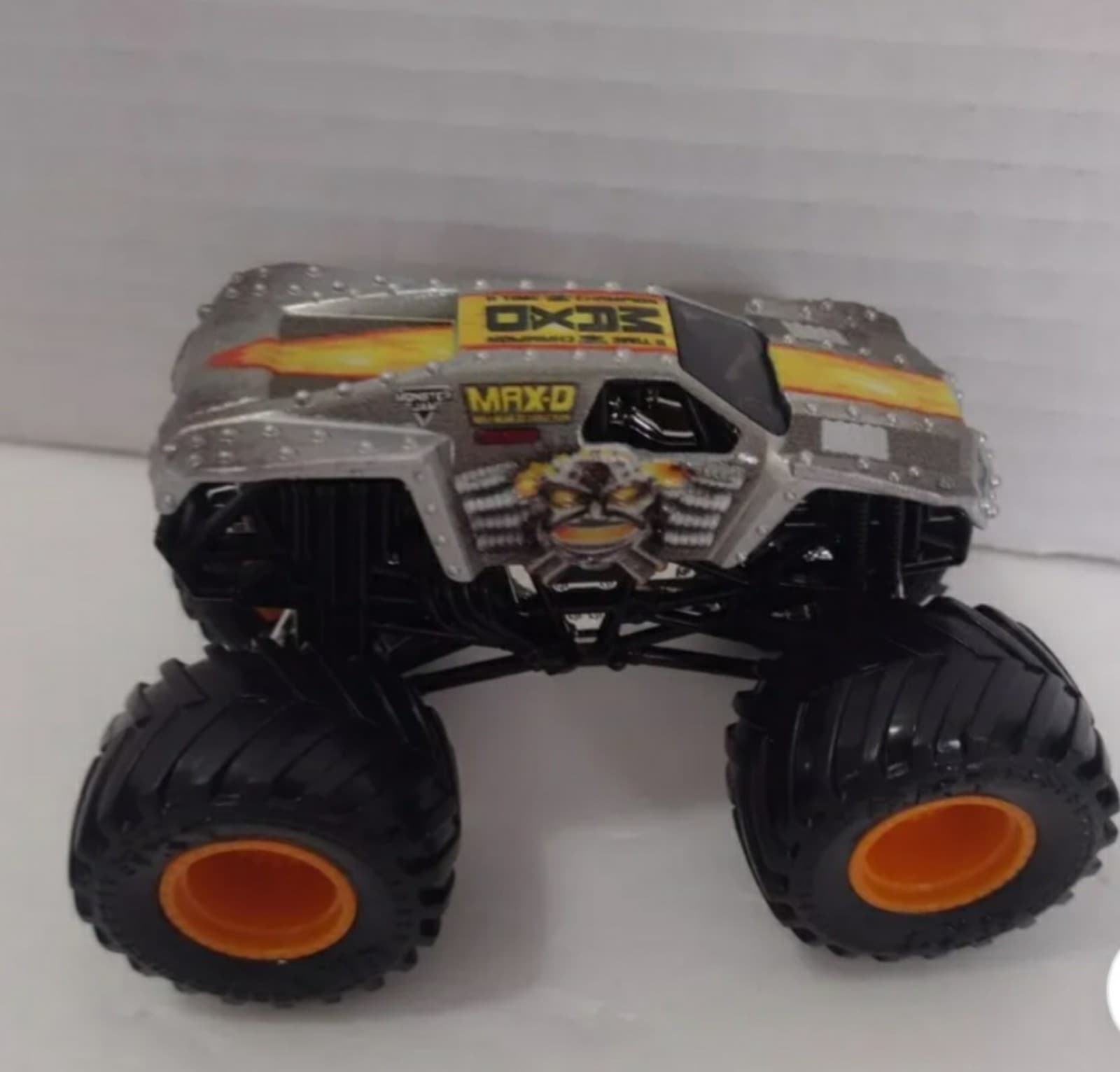 Hot Wheels Monster Jam Max D 1:64 Monster Truck Die-Cast Mud Tires - Thumbnail 2