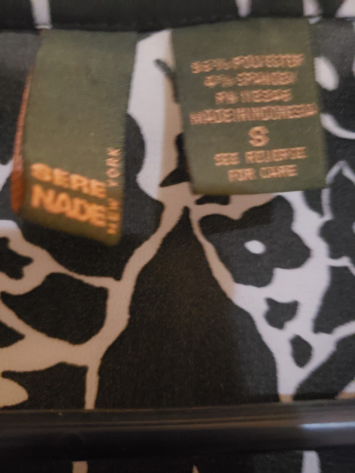 Womans ruffled buttoned up blouse - Thumbnail 4