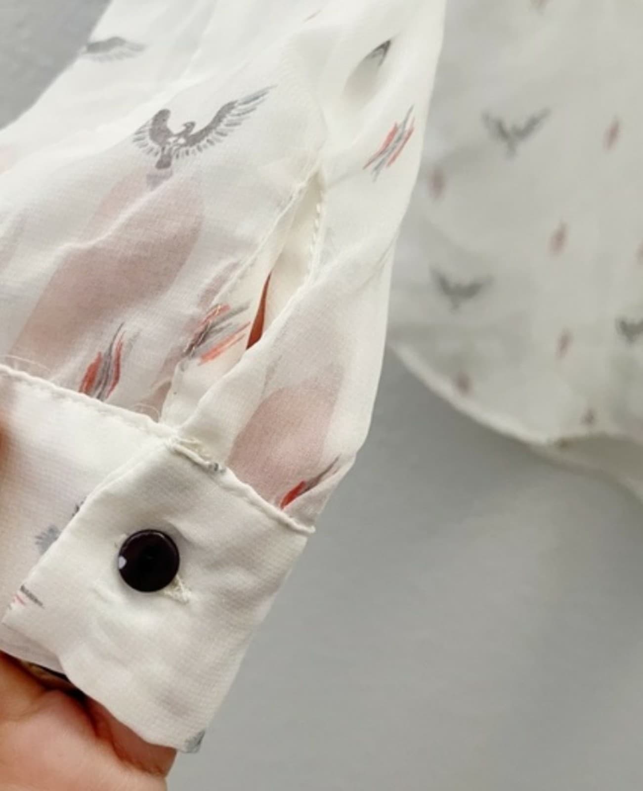 Shear Printed Long Sleeves Blouse. Size Small - Thumbnail 4