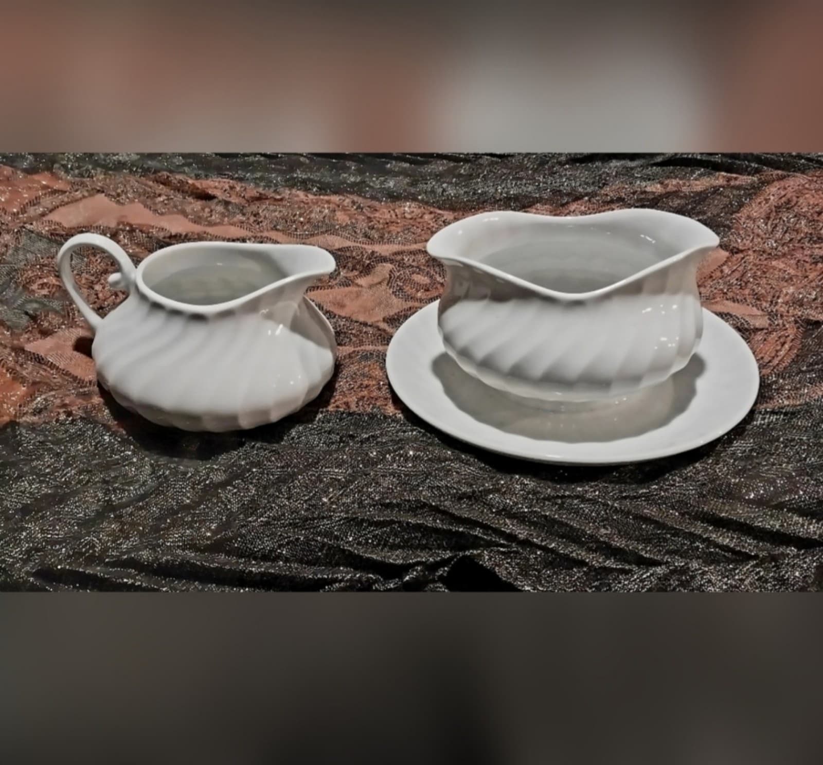 Vintage Myott Staffordshire England Olde Chelsea White Creamer & Gravy Bowl - Thumbnail 2