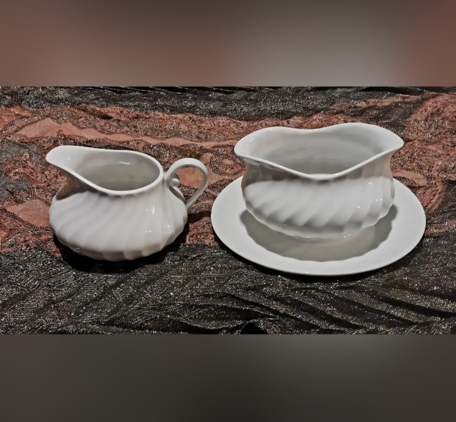 Vintage Myott Staffordshire England Olde Chelsea White Creamer & Gravy Bowl - Image 1