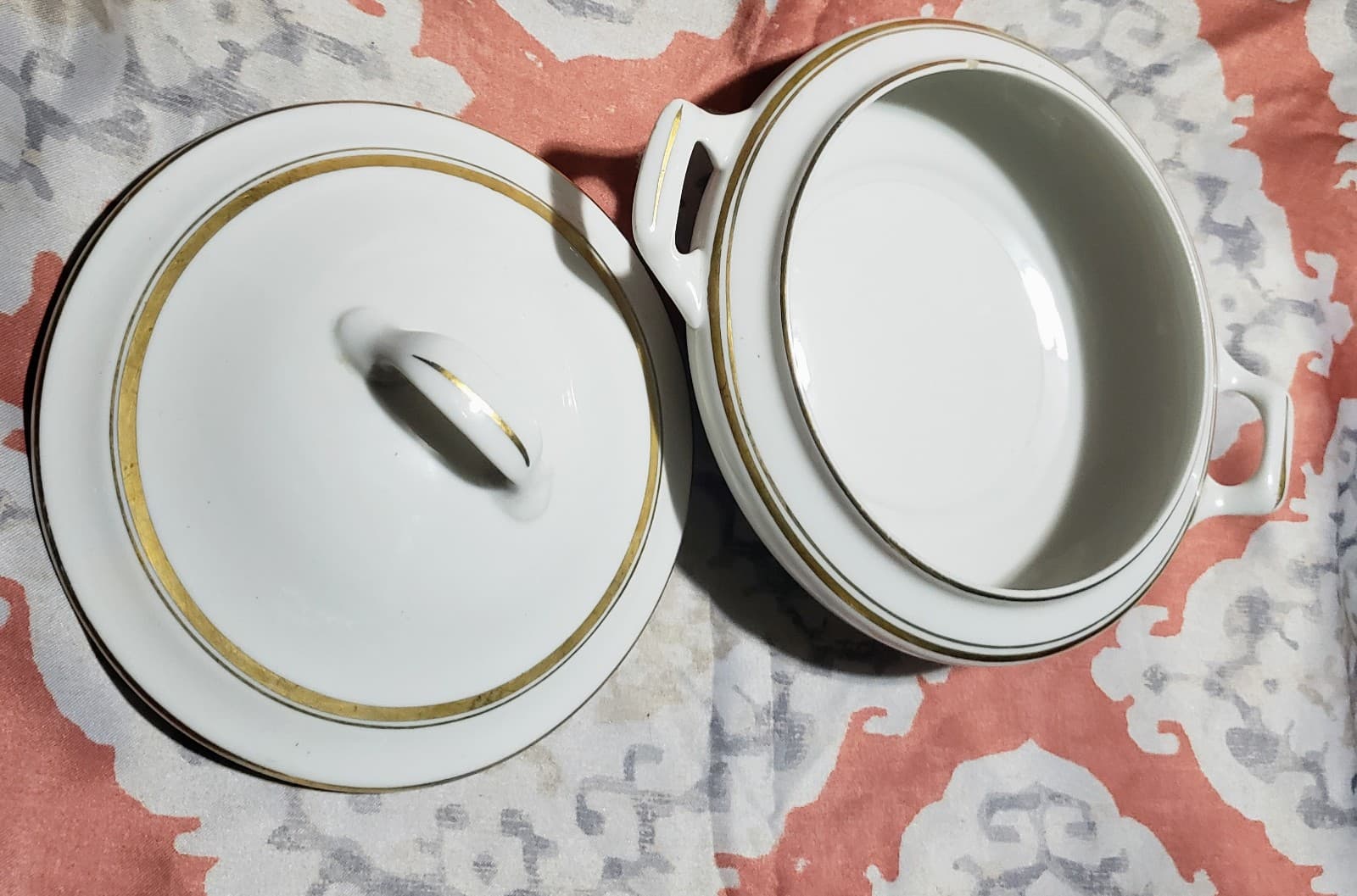 Royal Chatham Fine China Vegetable Bowl & Lid with Gold Band Trim - Thumbnail 2