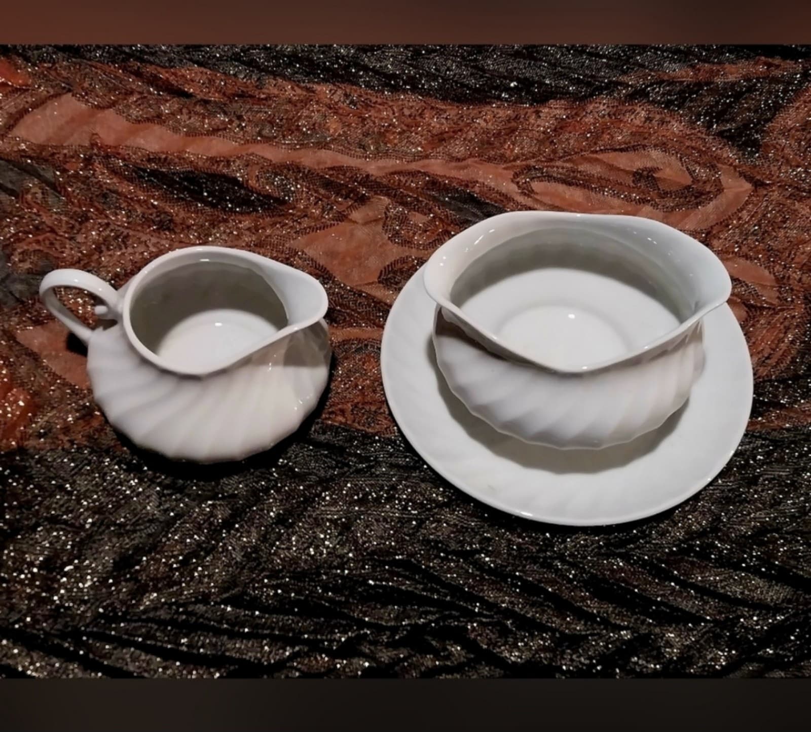 Vintage Myott Staffordshire England Olde Chelsea White Creamer & Gravy Bowl - Thumbnail 3