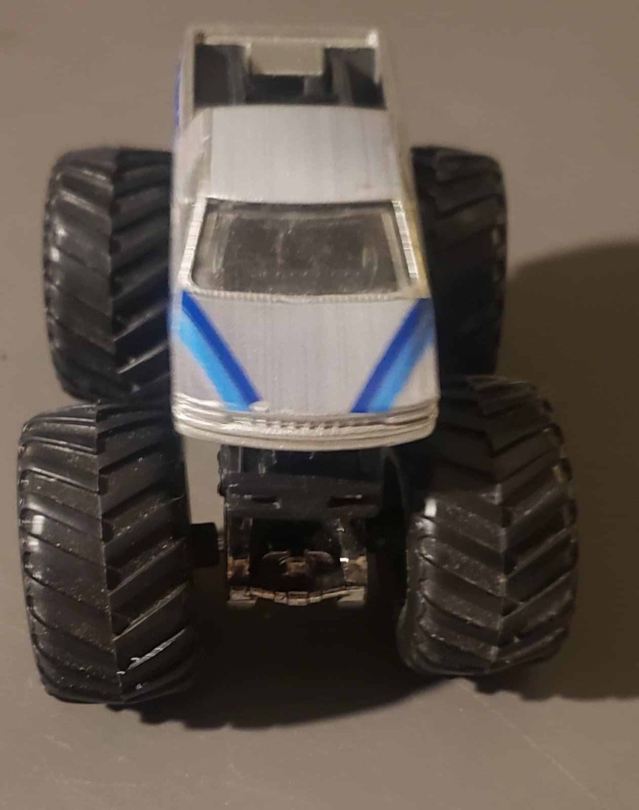 Hot Wheels 1:64 Scale Monster Jam MICHIGAN ICE MONSTER Truck Silver Pickup - Thumbnail 2
