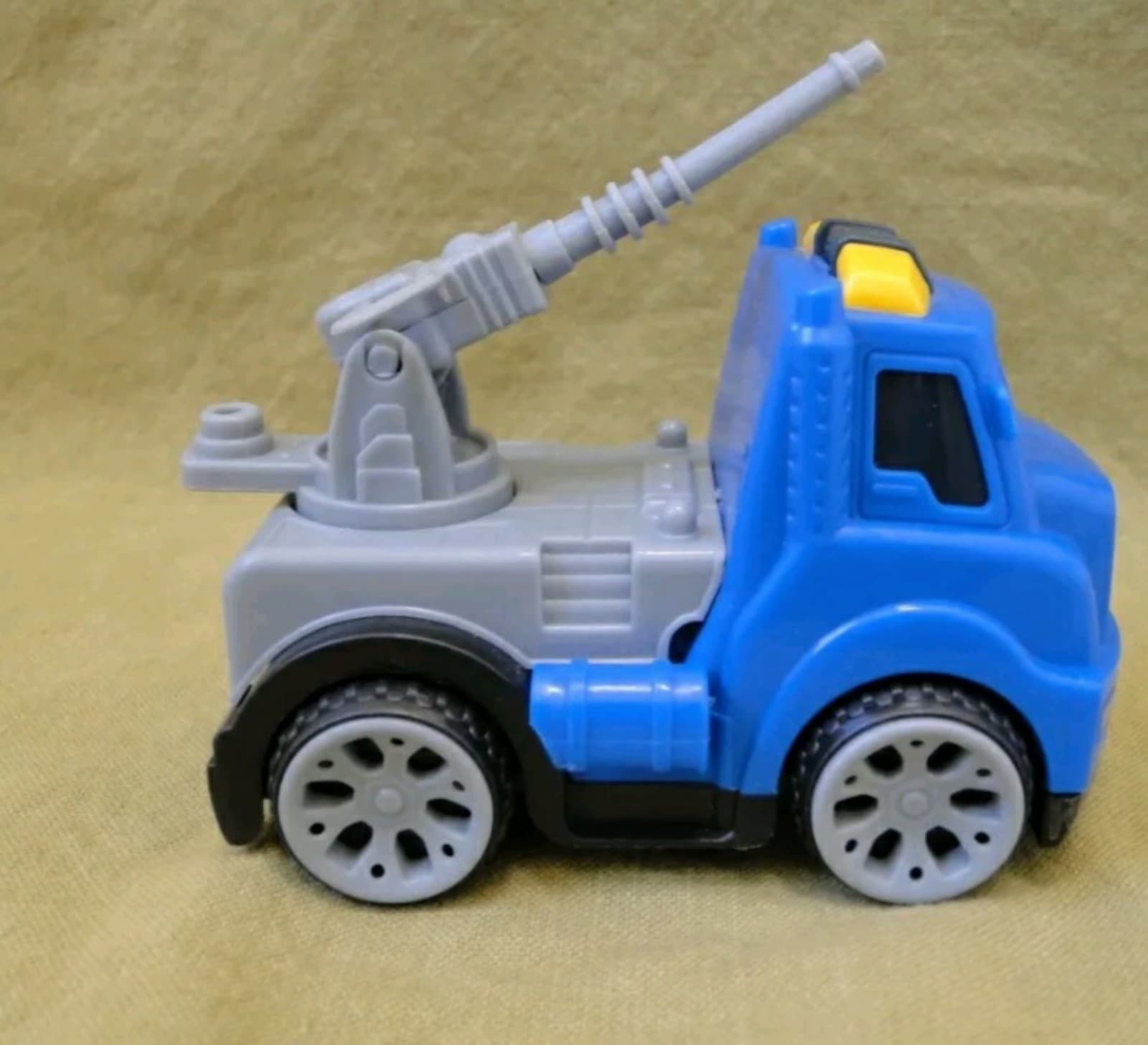 Kid Connection Friction Powered Blue Utility Truck - Thumbnail 2