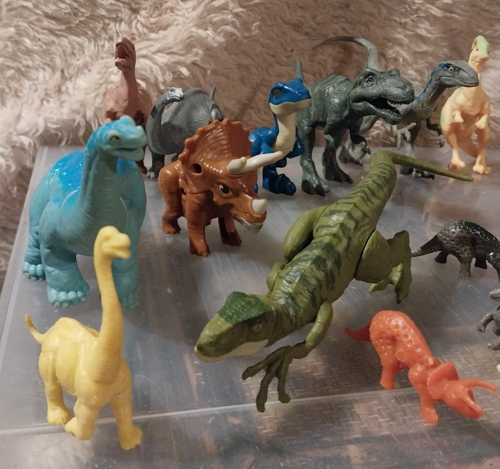 24 Assorted Dinosaur Figures. All in good condition. - Thumbnail 3