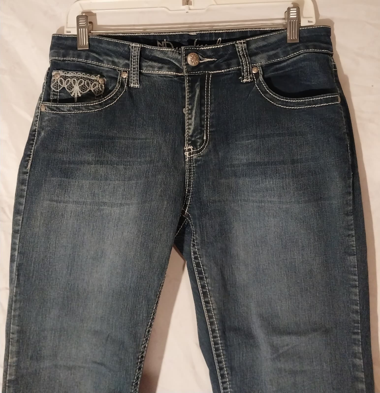 ND Weekend Capri Jeans Blue Denim Women's Embroidered Back Stretch. Size 10 - Thumbnail 3
