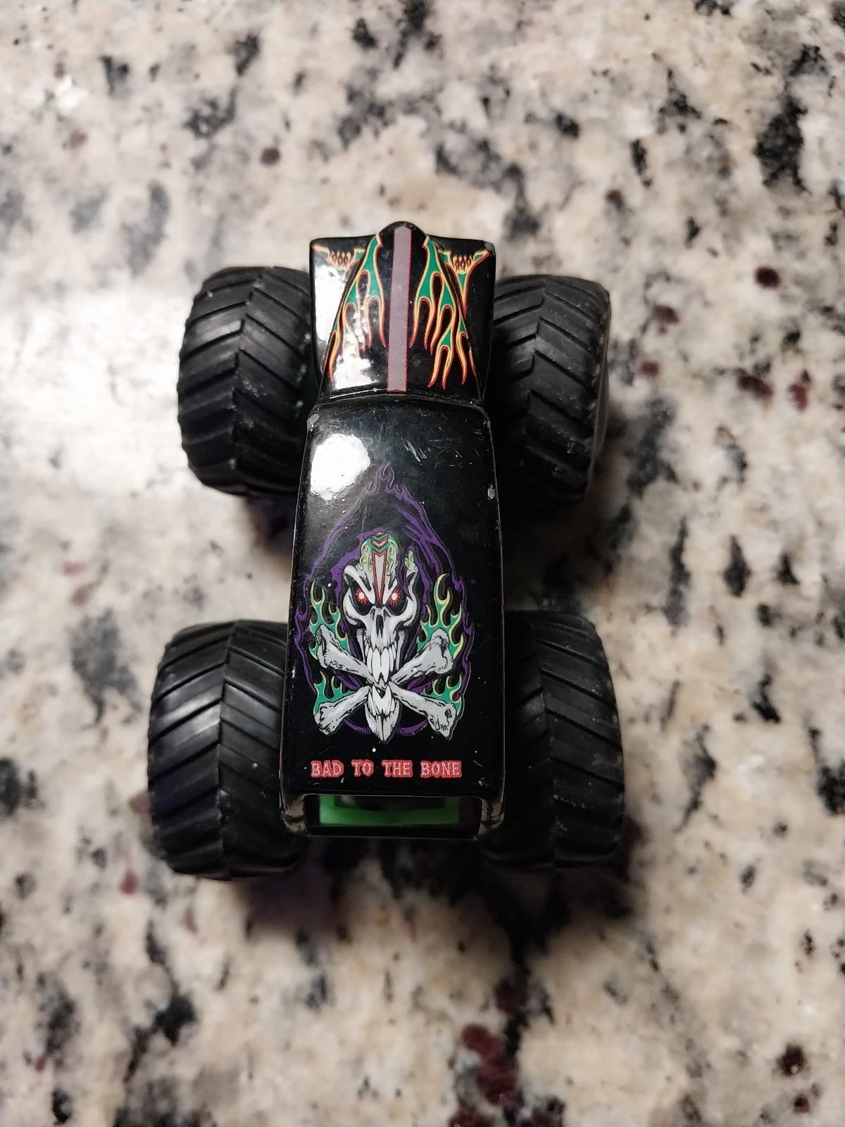 Hot Wheels Monster Jam Grave Digger 4-Time Champion Monster Truck - Thumbnail 6